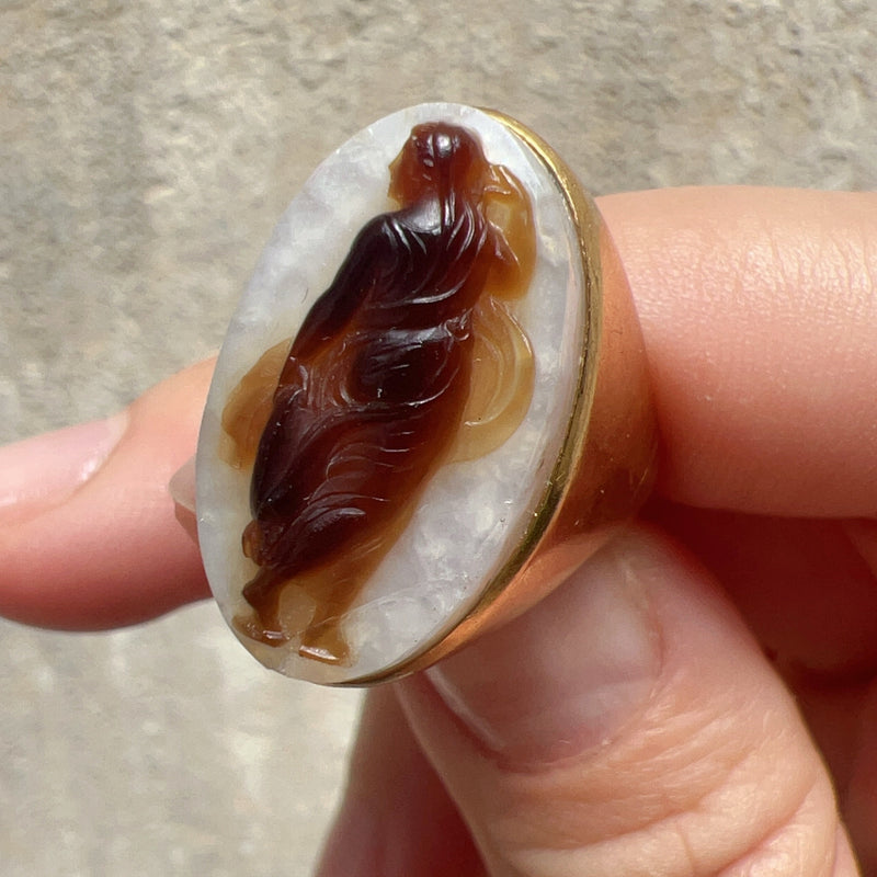 Antique 18K gold agate cameo signet ring