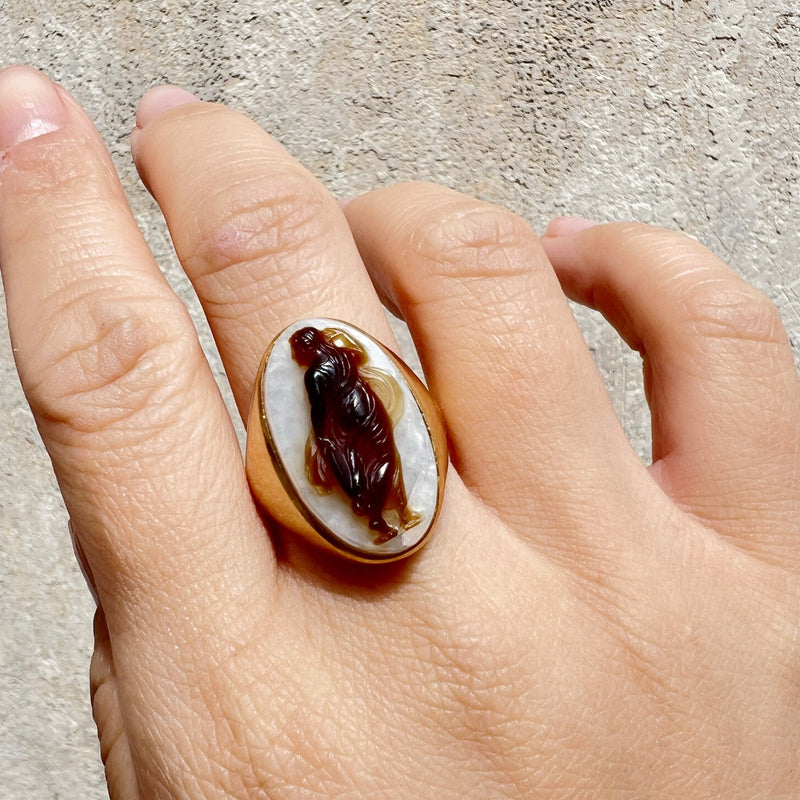 Antique 18K gold agate cameo signet ring