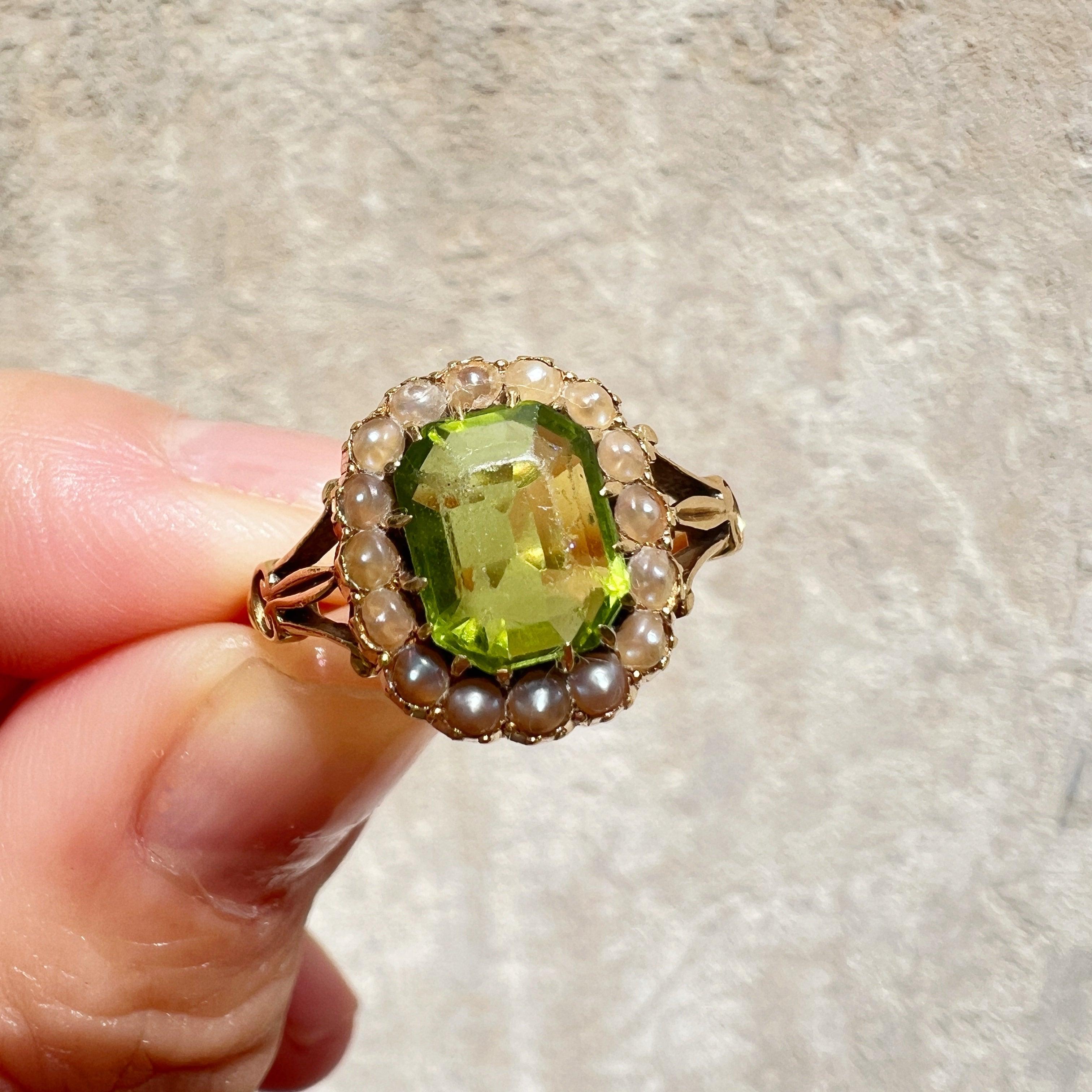 Victorian era 18K gold peridot seed pearl ring - Curiously timeless