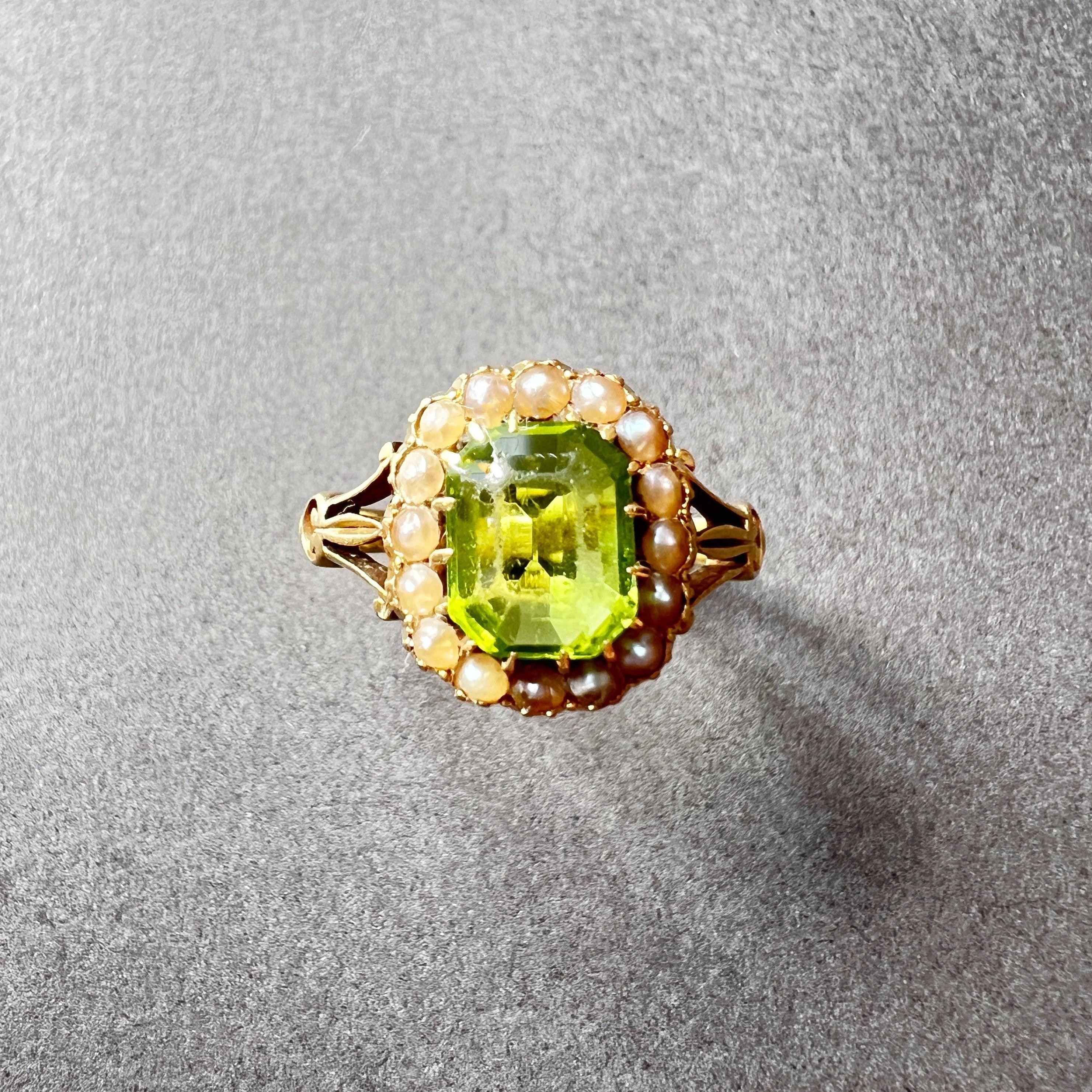 Victorian era 18K gold peridot seed pearl ring - Curiously timeless