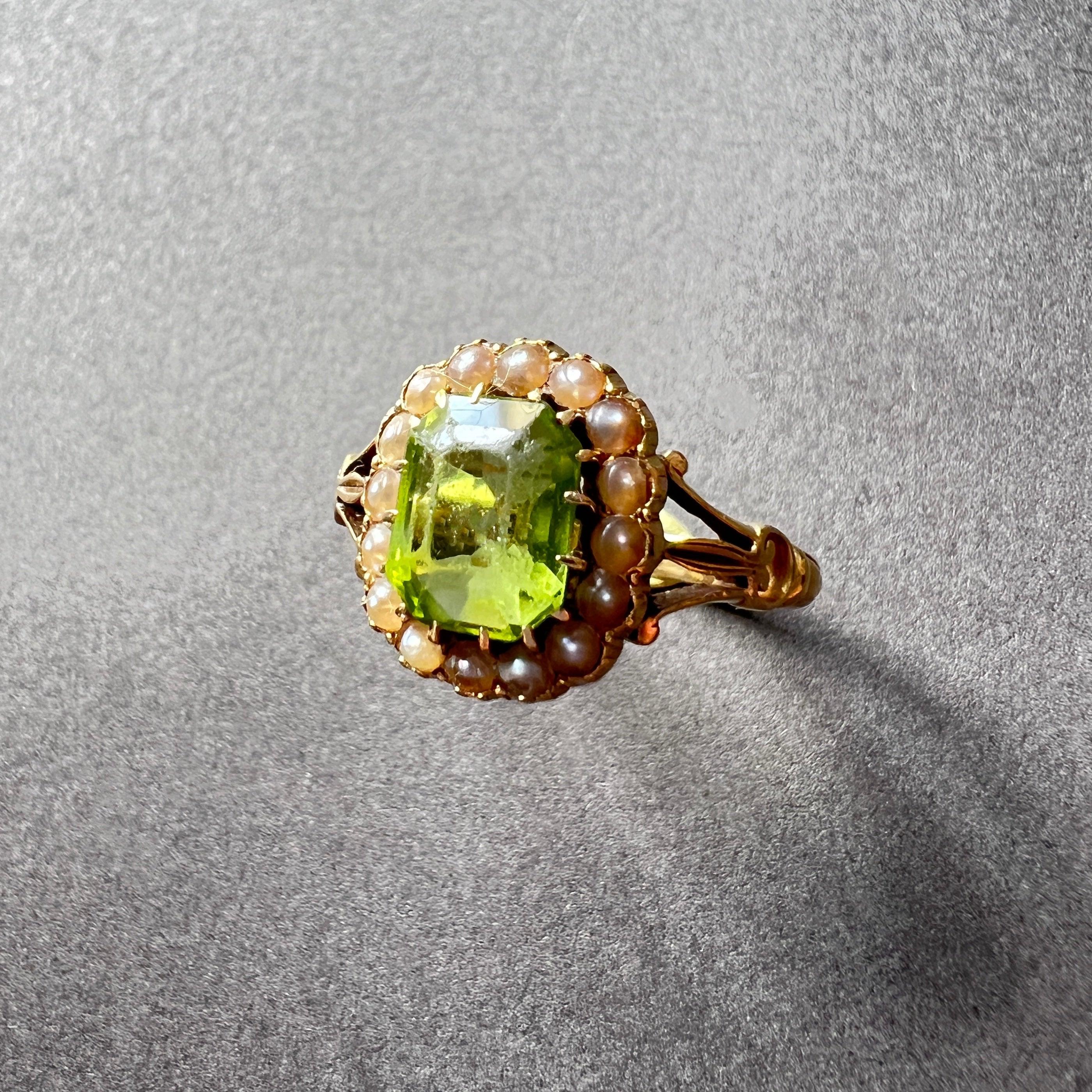 Victorian era 18K gold peridot seed pearl ring - Curiously timeless