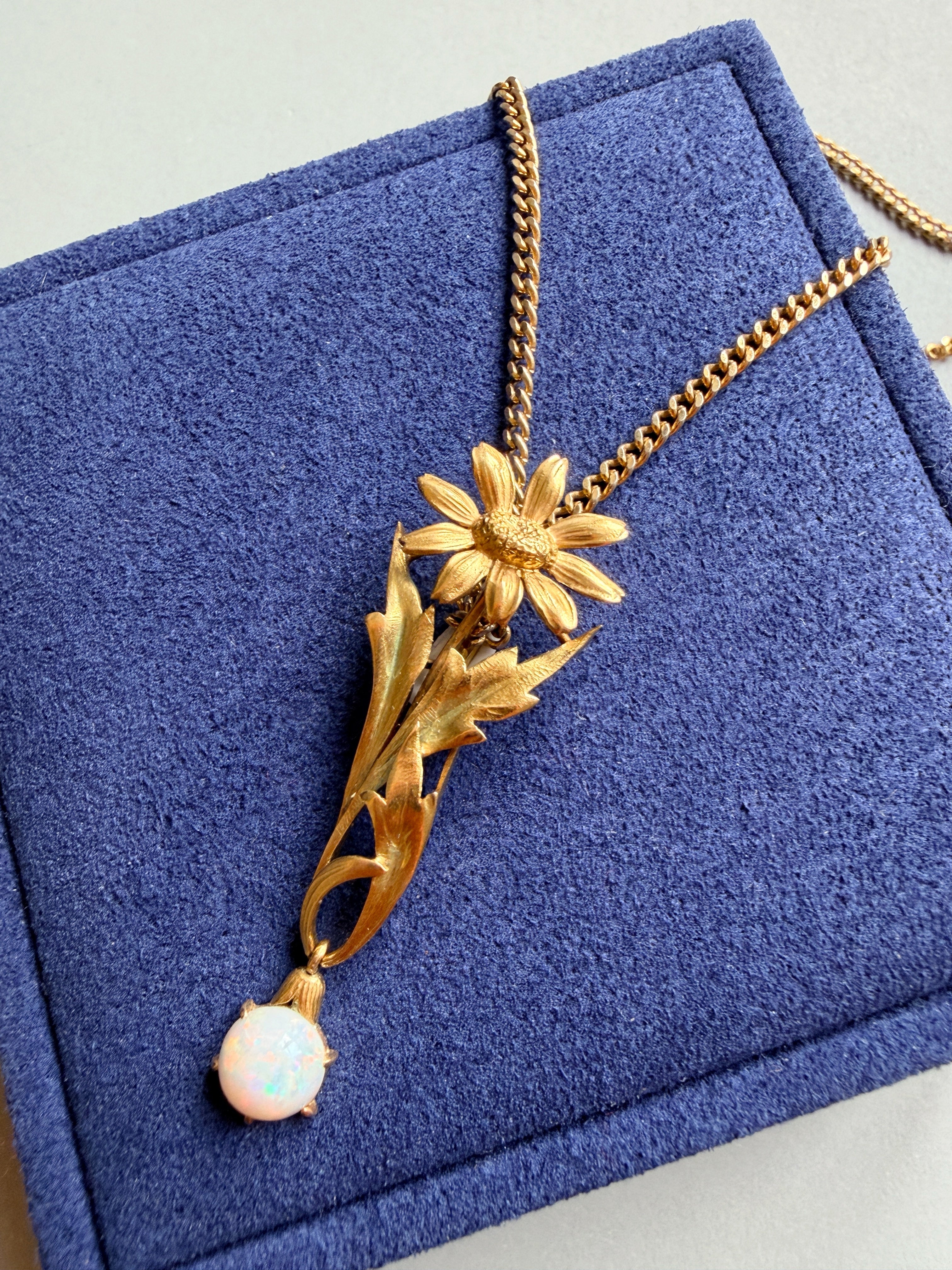 Art Nouveau era 18K gold opal daisy flower pendant