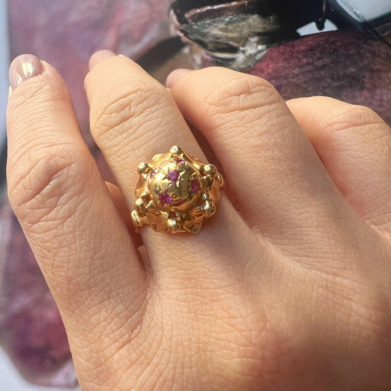 French retro 18K gold bombé star ring - Curiously timeless