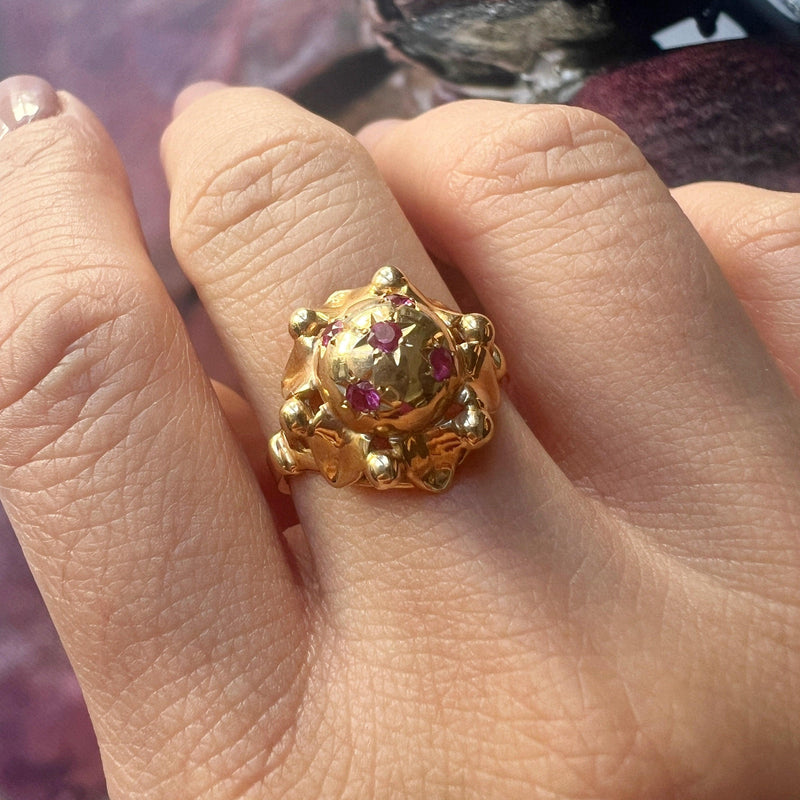 French retro 18K gold bombé star ring - Curiously timeless