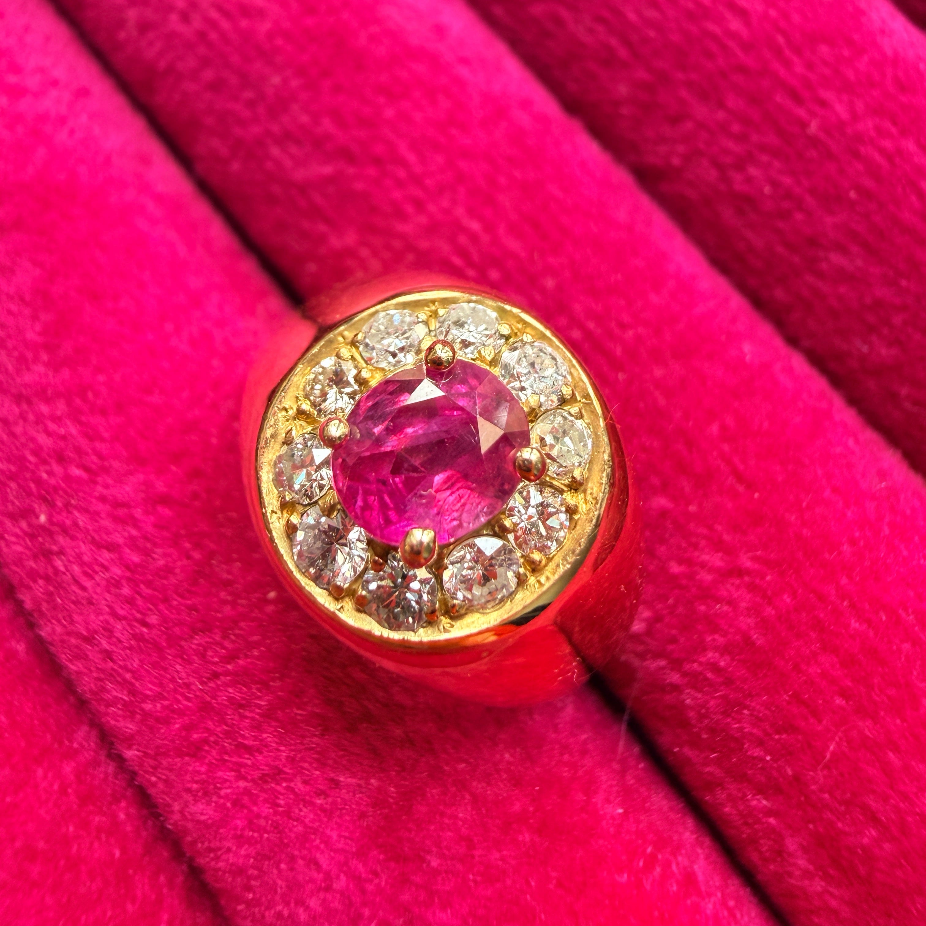 Vintage 18K yellow gold ruby diamond signet ring