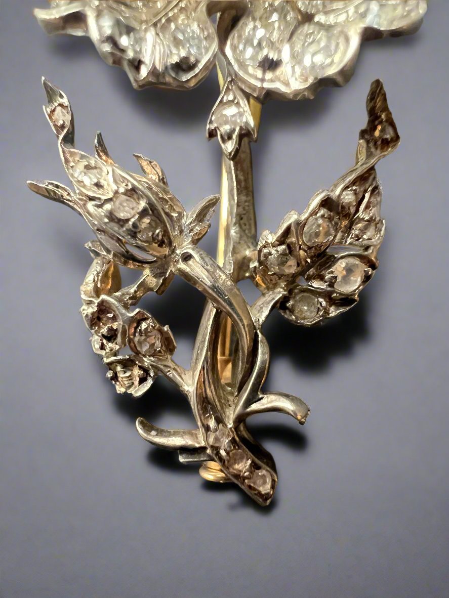 Victorian era 18K diamond flower brooch