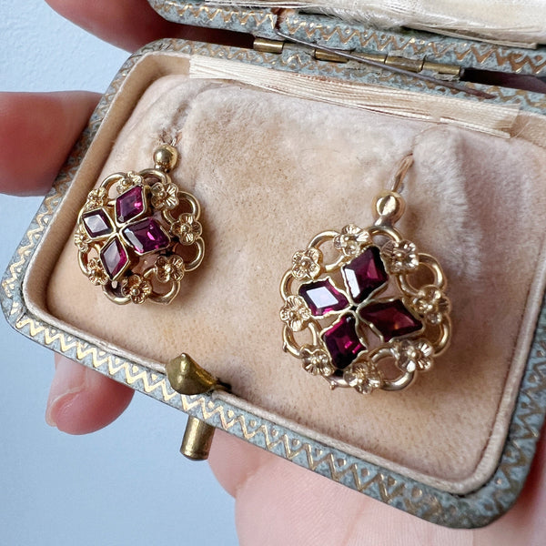 Victorian era 18K gold flat cut garnet flower earrings