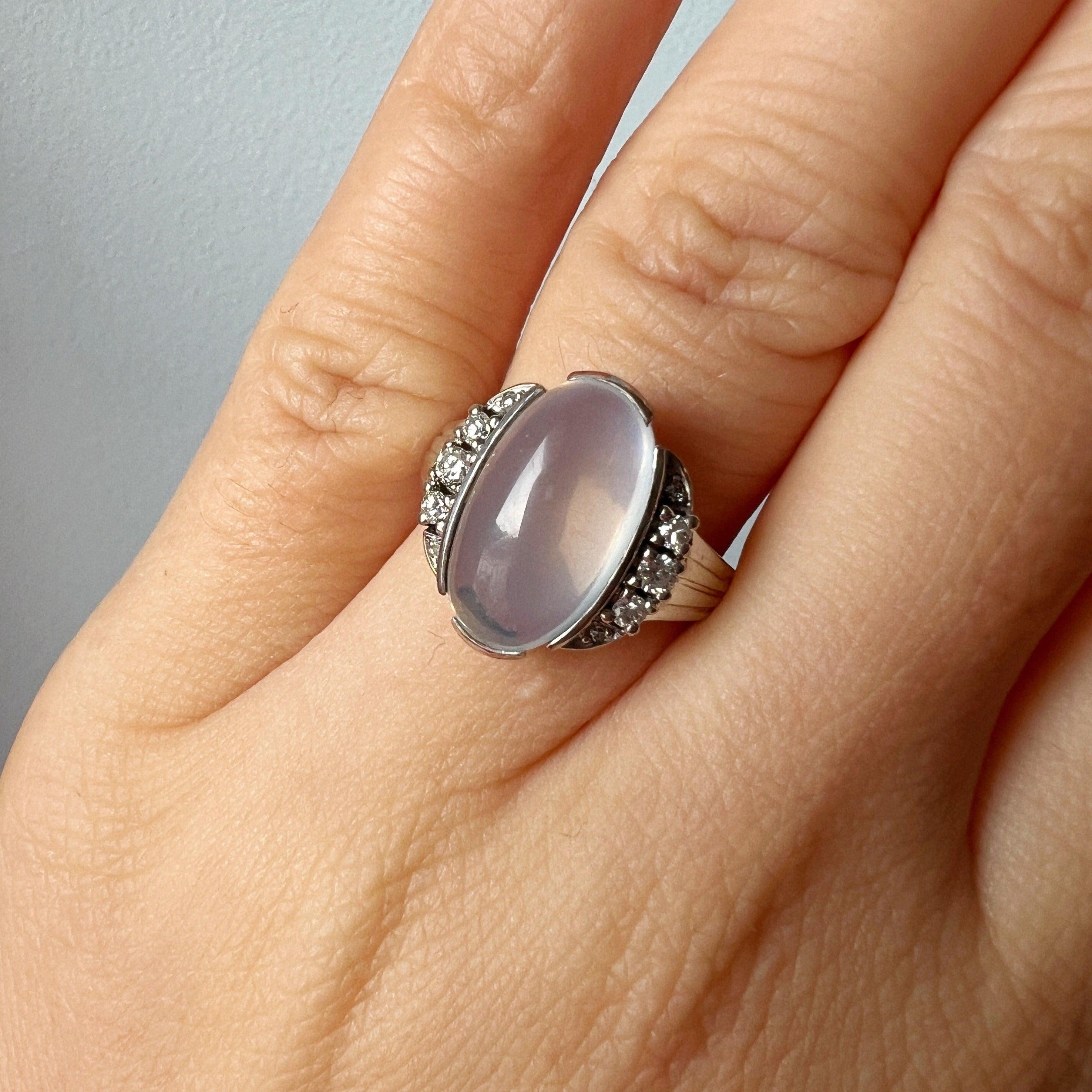 Art Deco era 18K gold moonstone and diamond ring - Curiously timeless