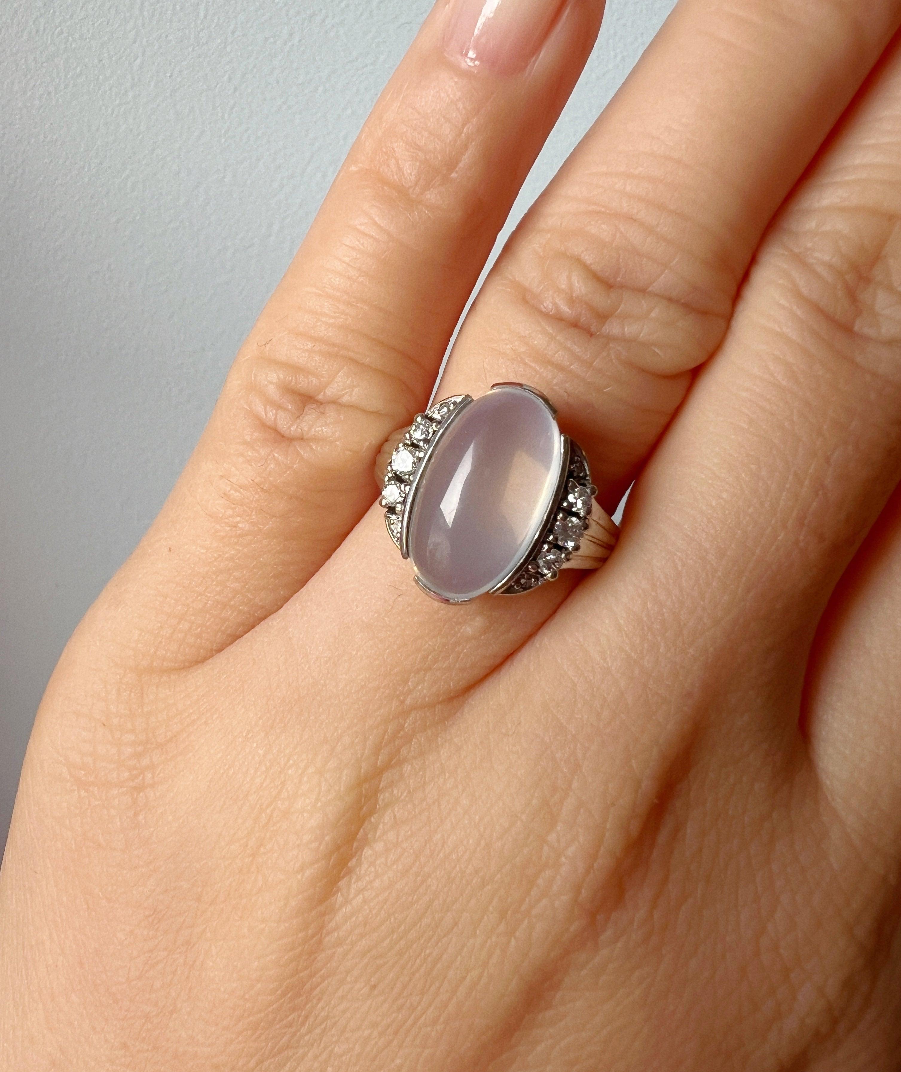 Art Deco era 18K gold moonstone and diamond ring - Curiously timeless