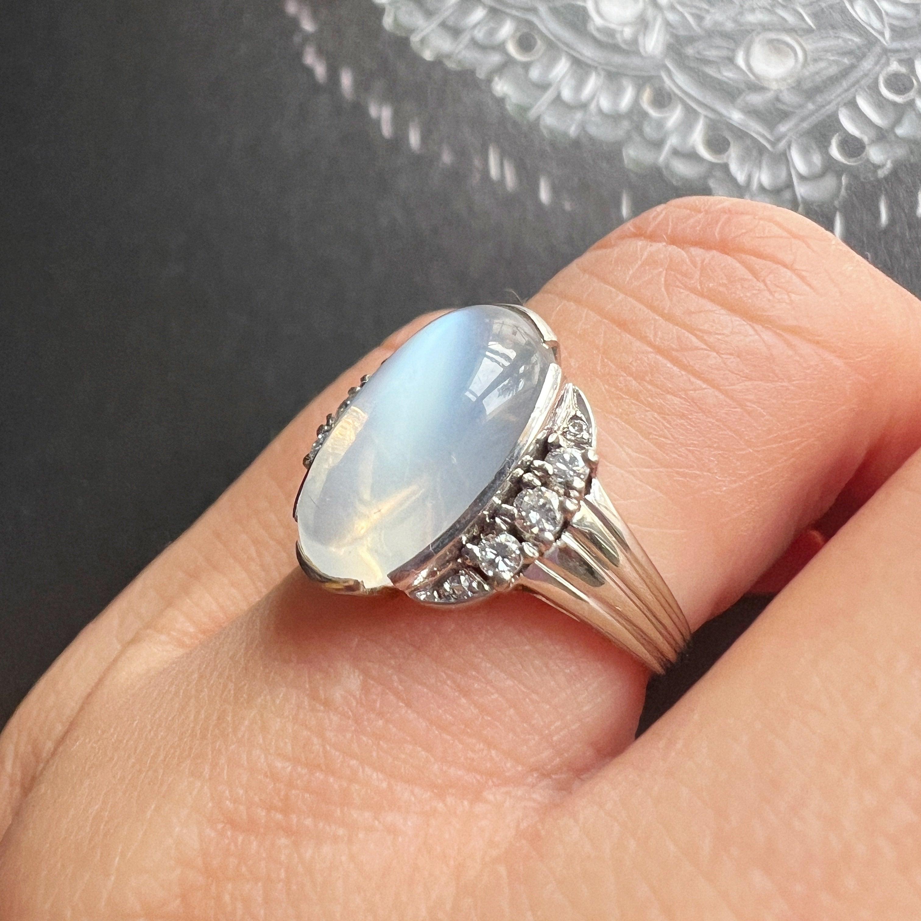 Art Deco era 18K gold moonstone and diamond ring - Curiously timeless