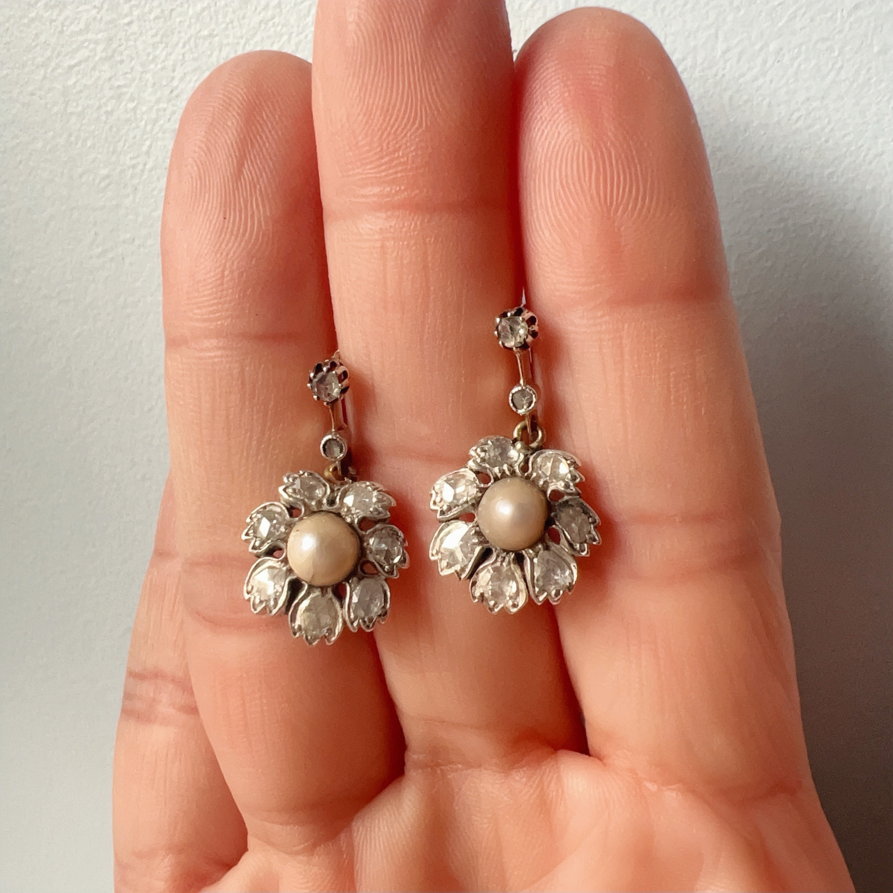 Antique 18K gold pearl diamond flower trembling earrings