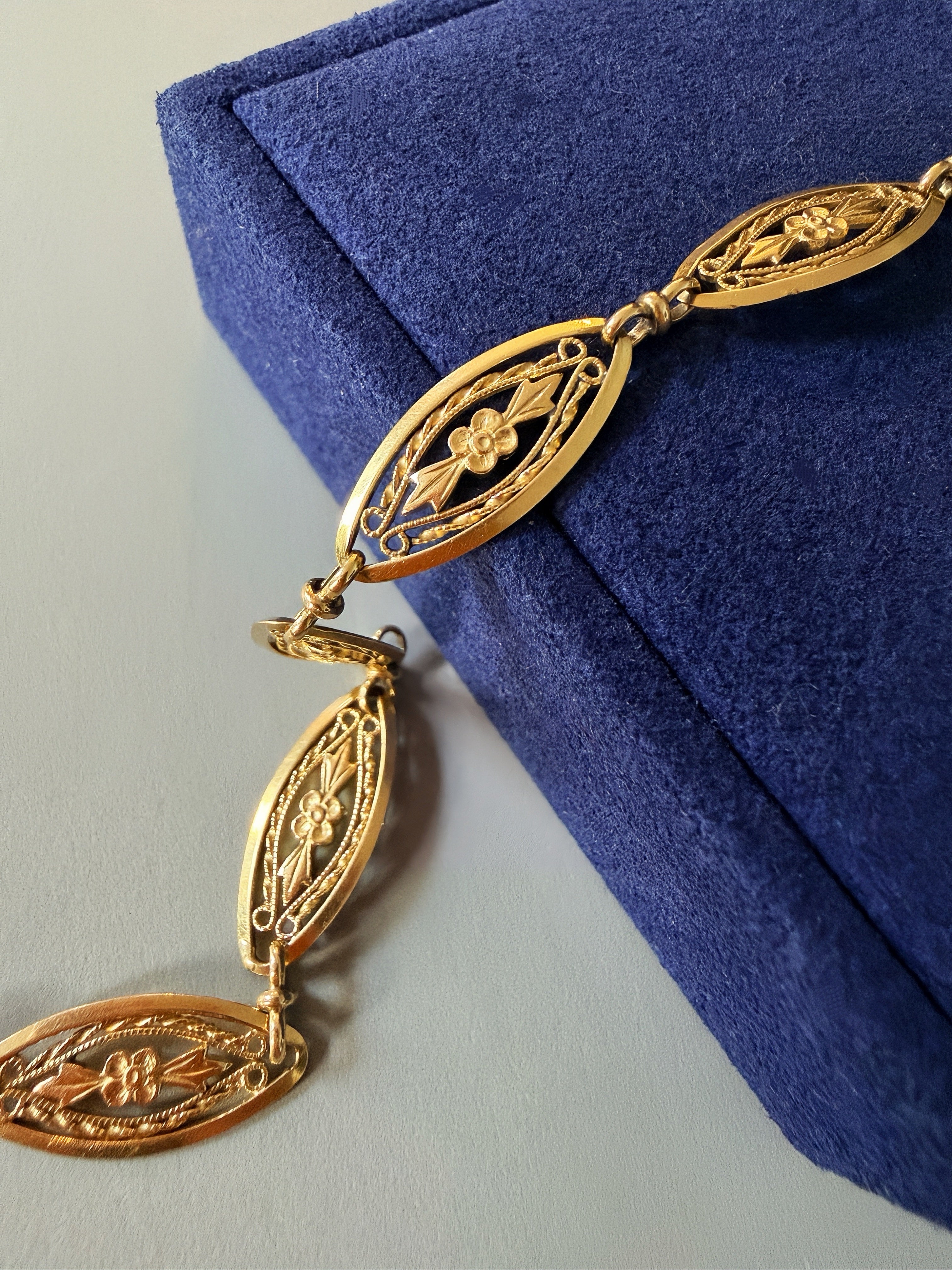 Art Nouveau French 18K gold flower link bracelet