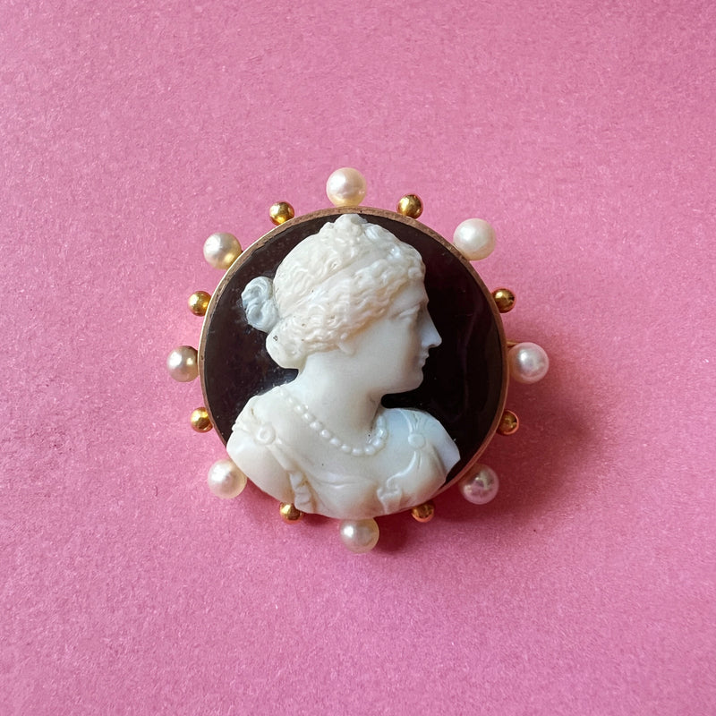 19th century 18K gold agate pearl cameo brooch