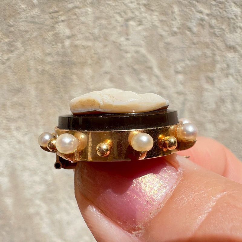 19th century 18K gold agate pearl cameo brooch