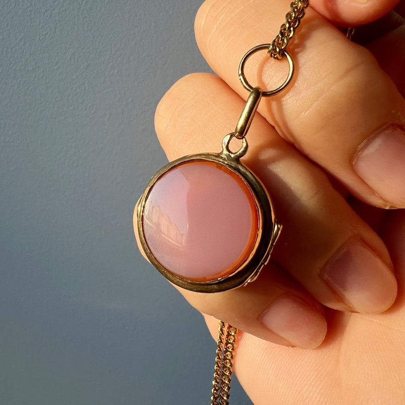 Victorian era 18K gold agate letter « B » locket pendant