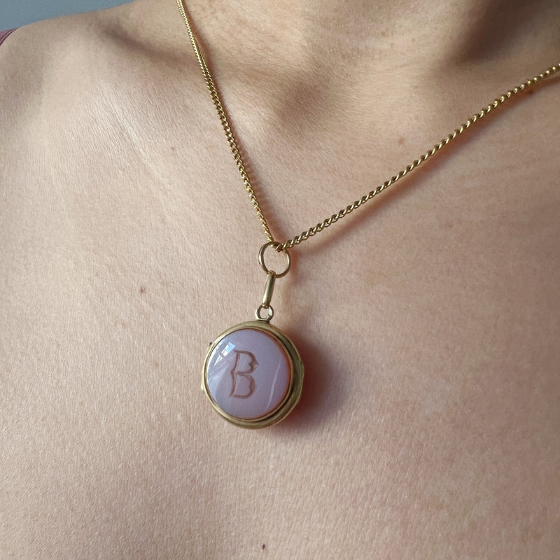 Victorian era 18K gold agate letter « B » locket pendant