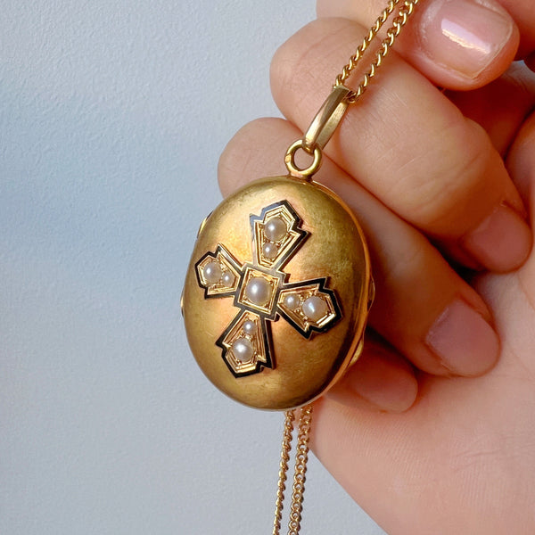 Victorian 18K gold locket pendant