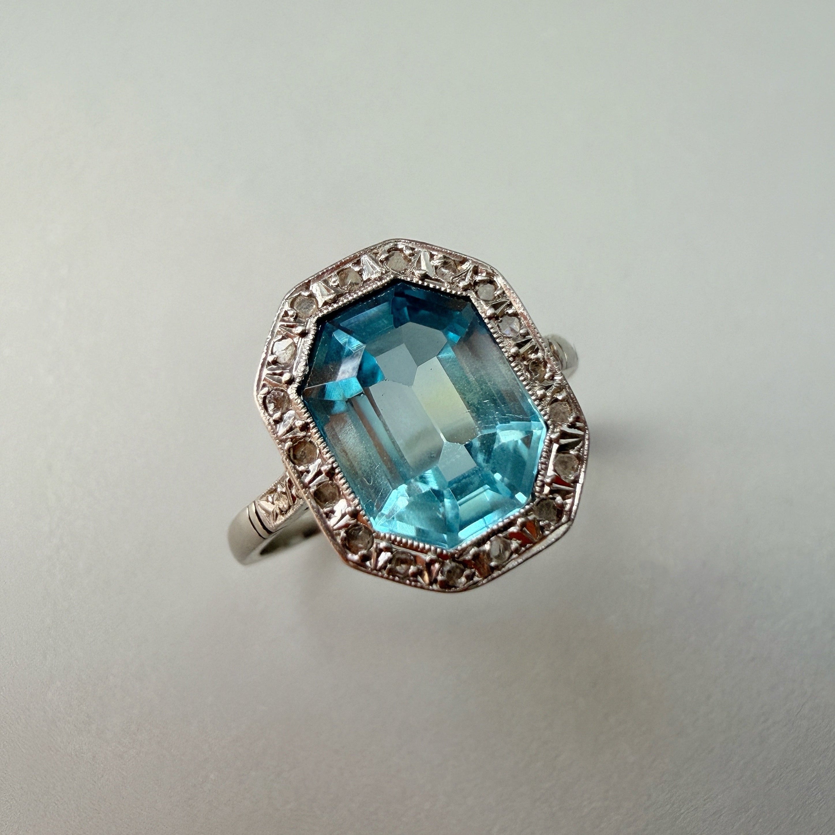 Art Deco 18K gold Synthetic blue sapphire diamond ring