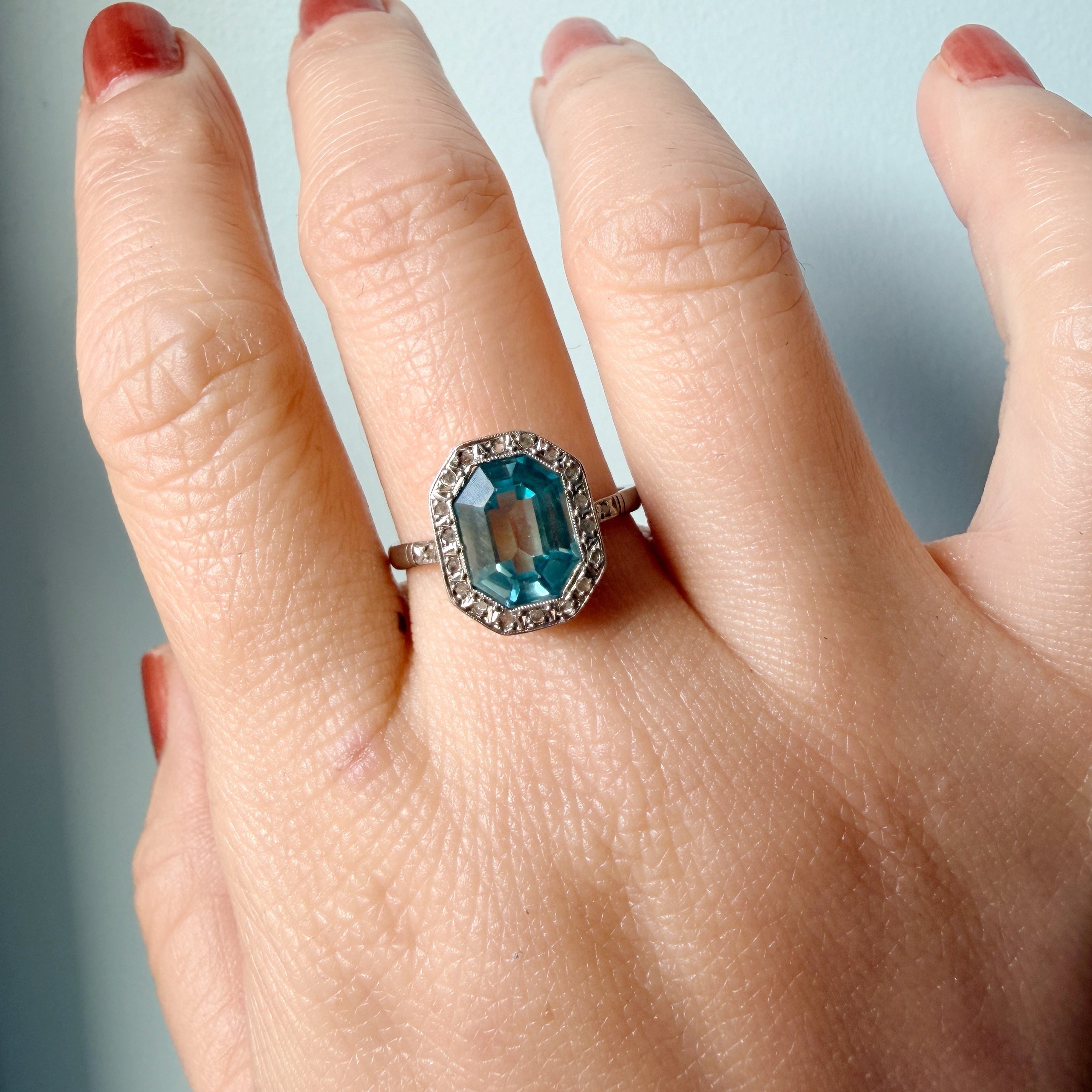 Art Deco 18K gold Synthetic blue sapphire diamond ring