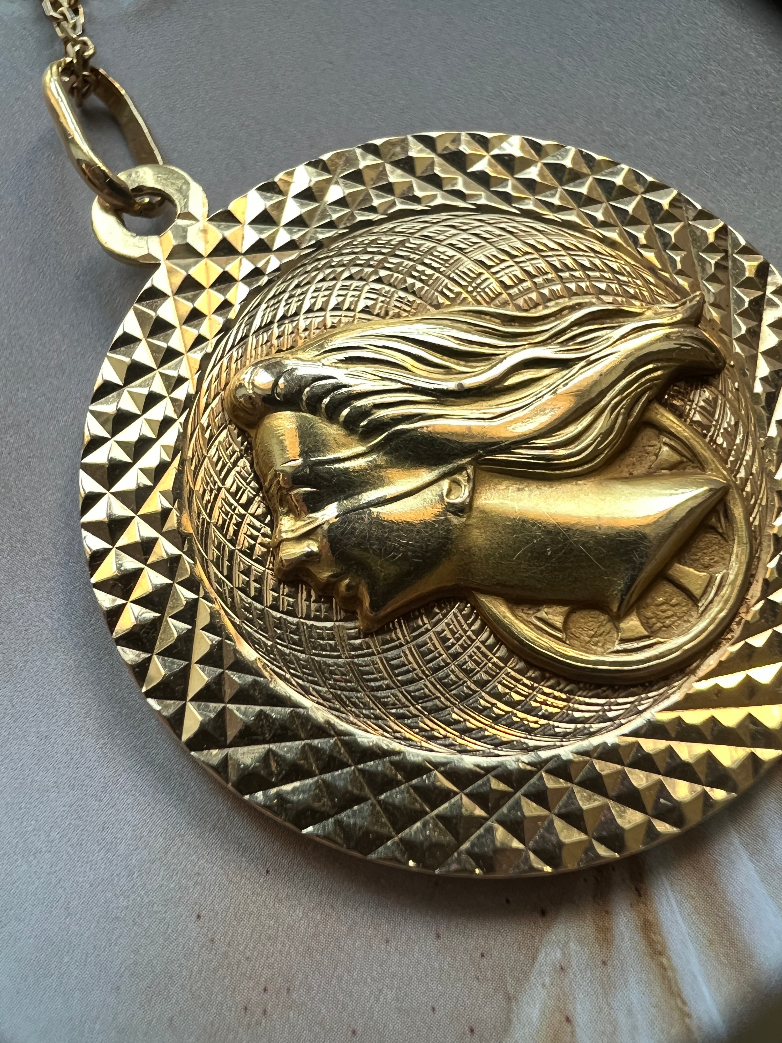 18K gold Fortuna medal pendant