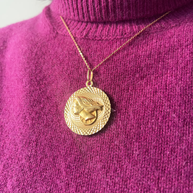 18K gold Fortuna medal pendant