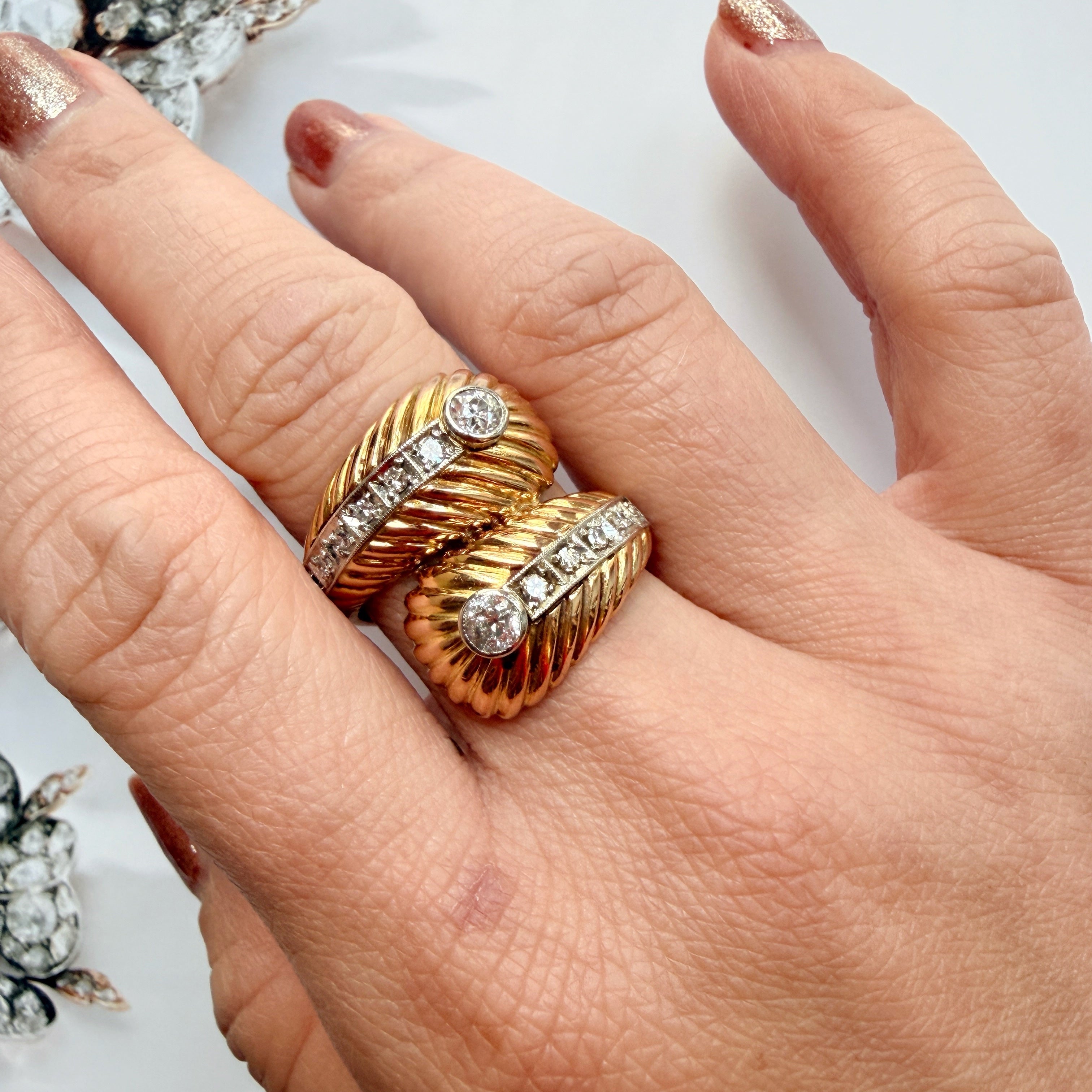 Vintage Retro Mid-Century 18K Gold Diamond Feather Ring