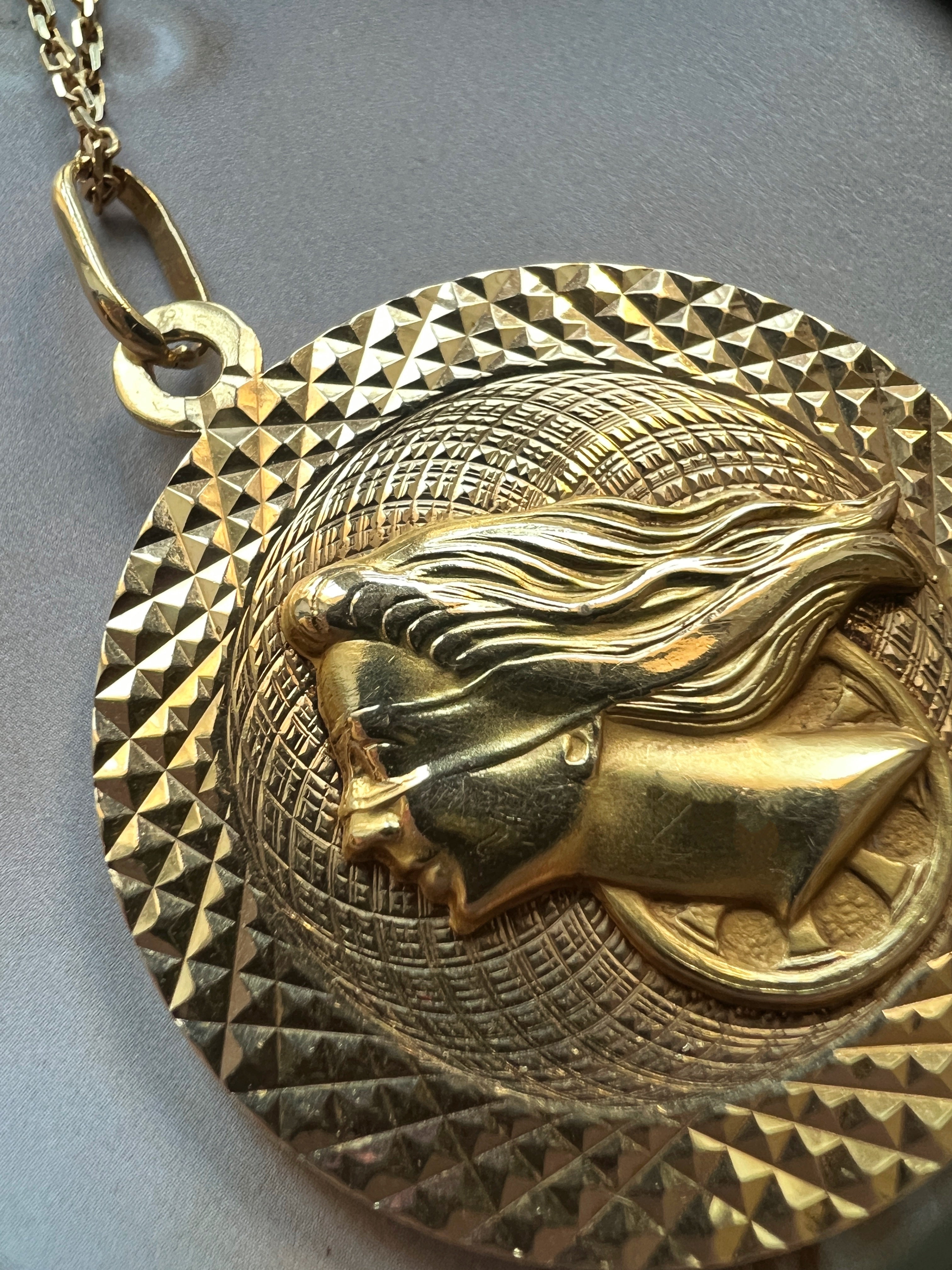 18K gold Fortuna medal pendant