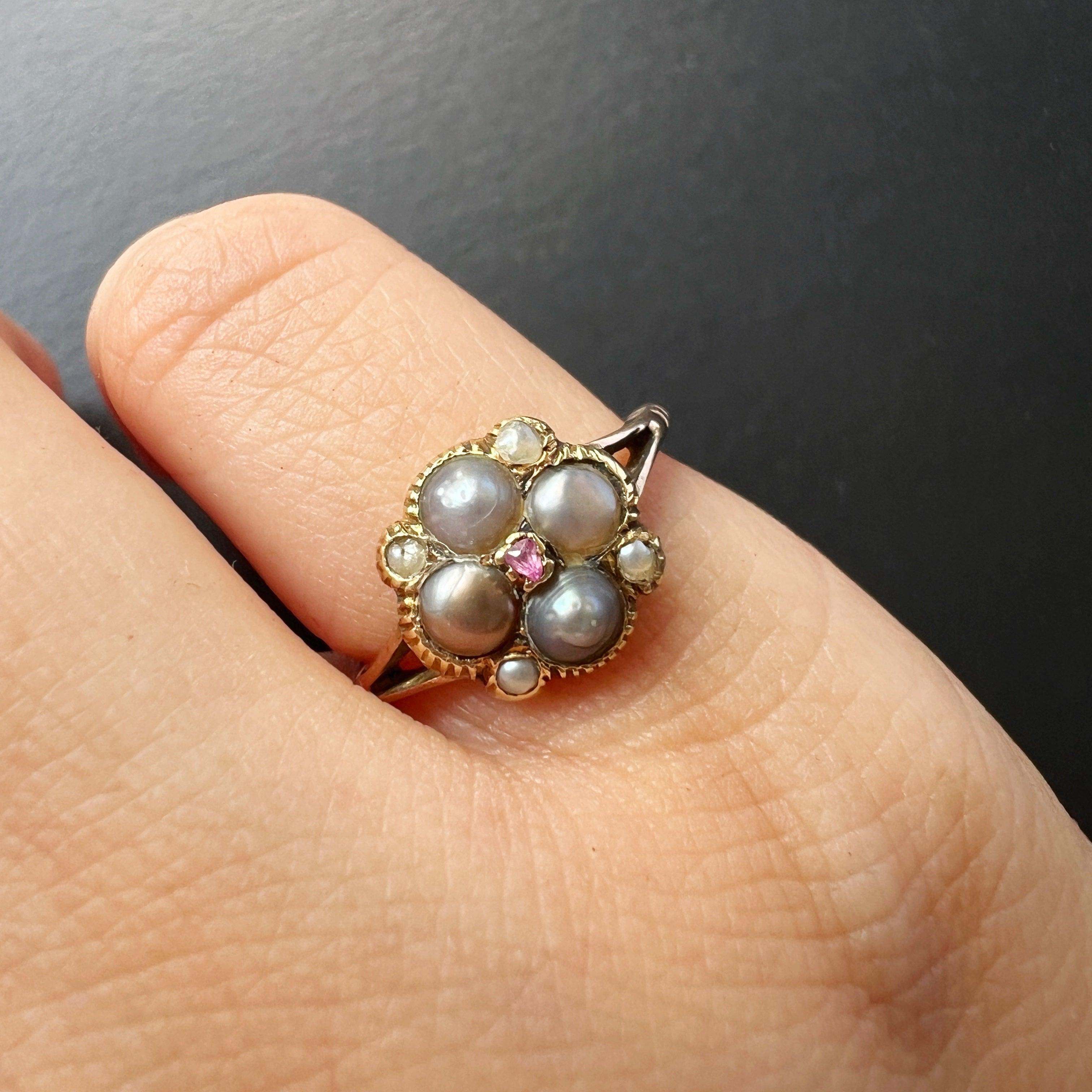 Georgian era 9k gold natural pearl flower ring - Curiously timeless