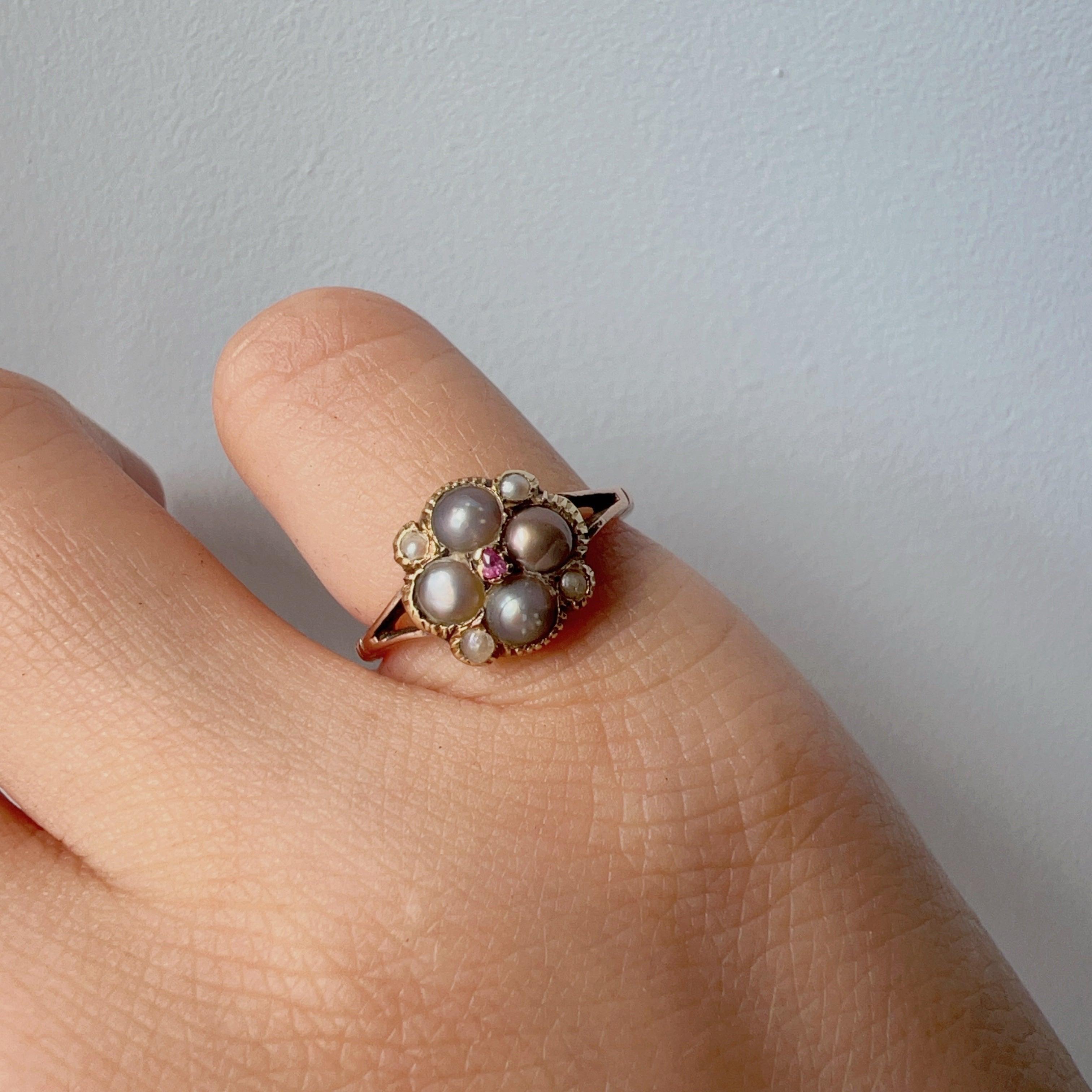 Georgian era 9k gold natural pearl flower ring - Curiously timeless