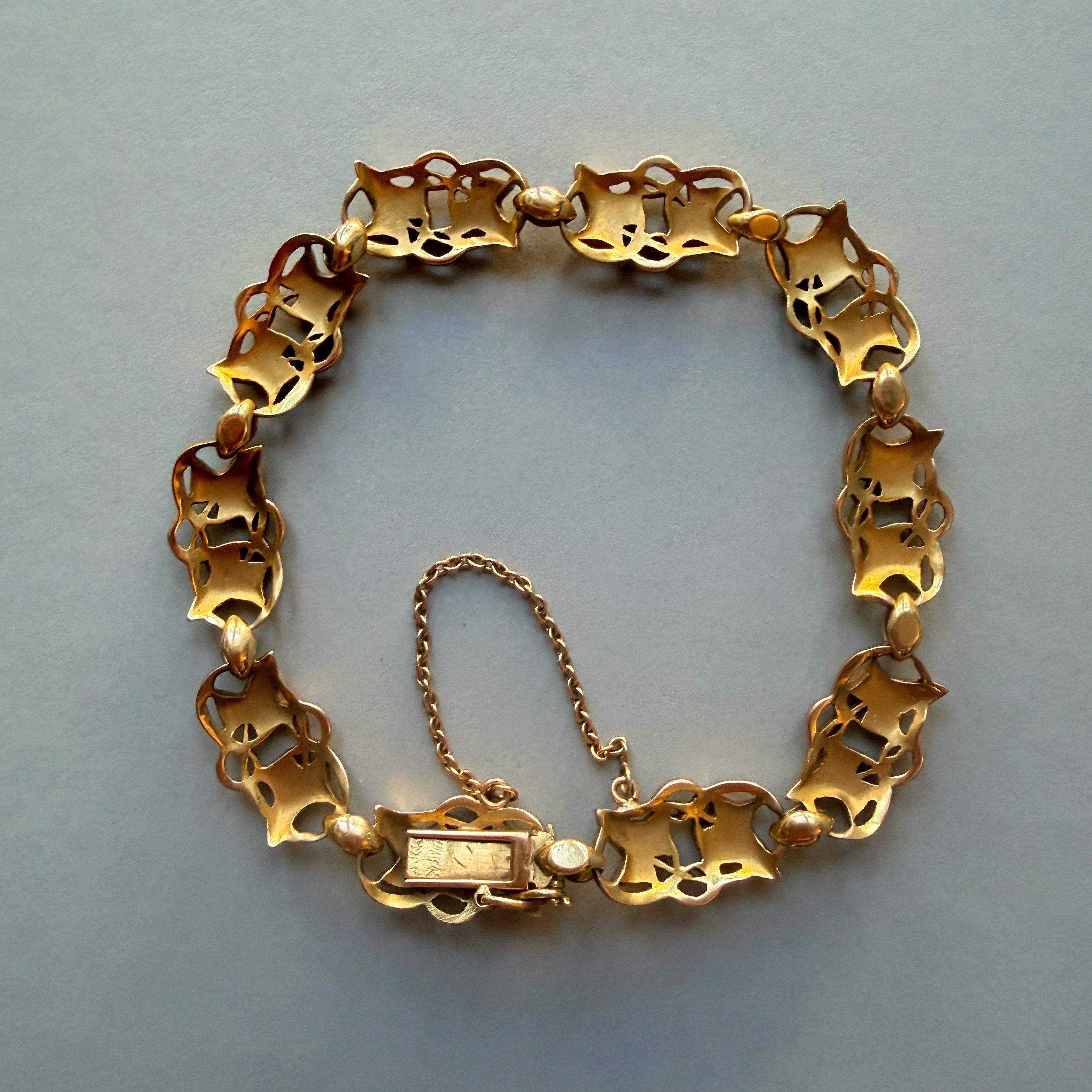Art nouveau era 18K yellow gold ivy leaf link bracelet