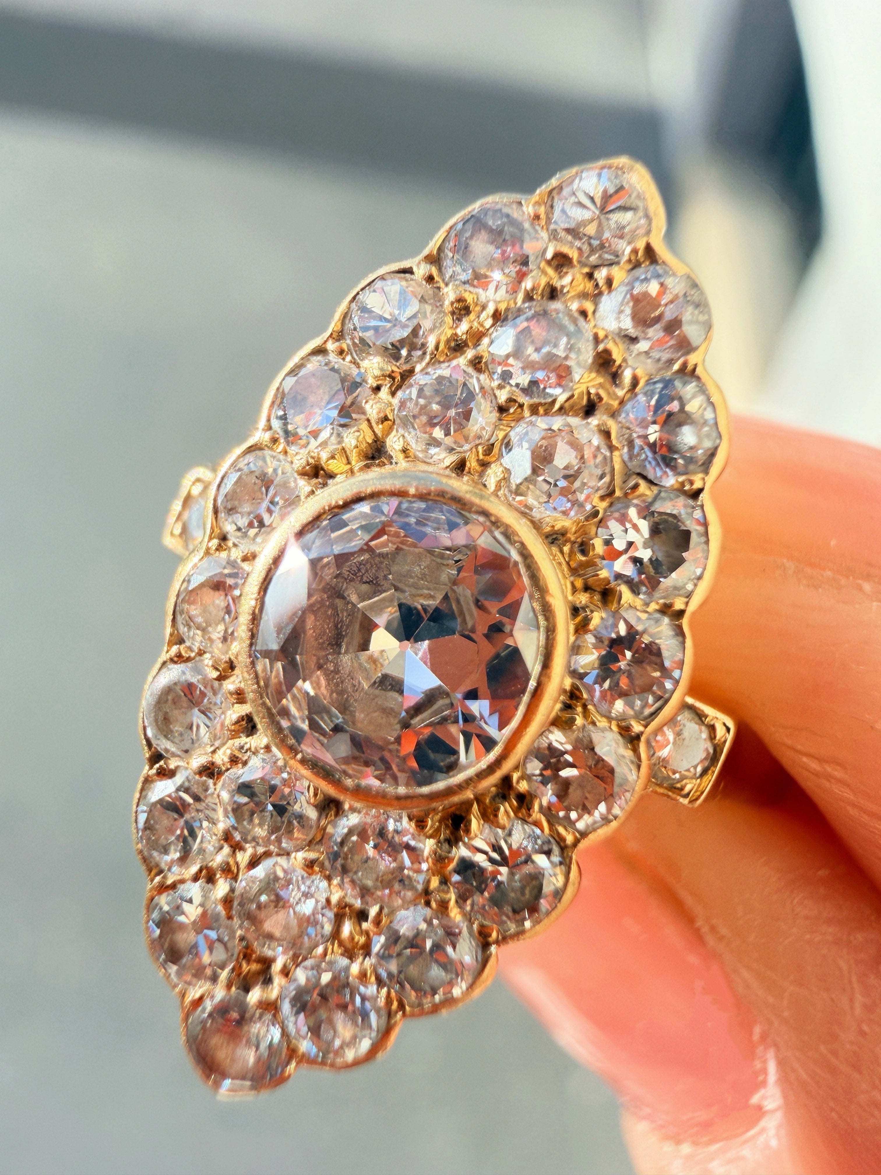 Antique 18K yellow gold diamond marquise ring