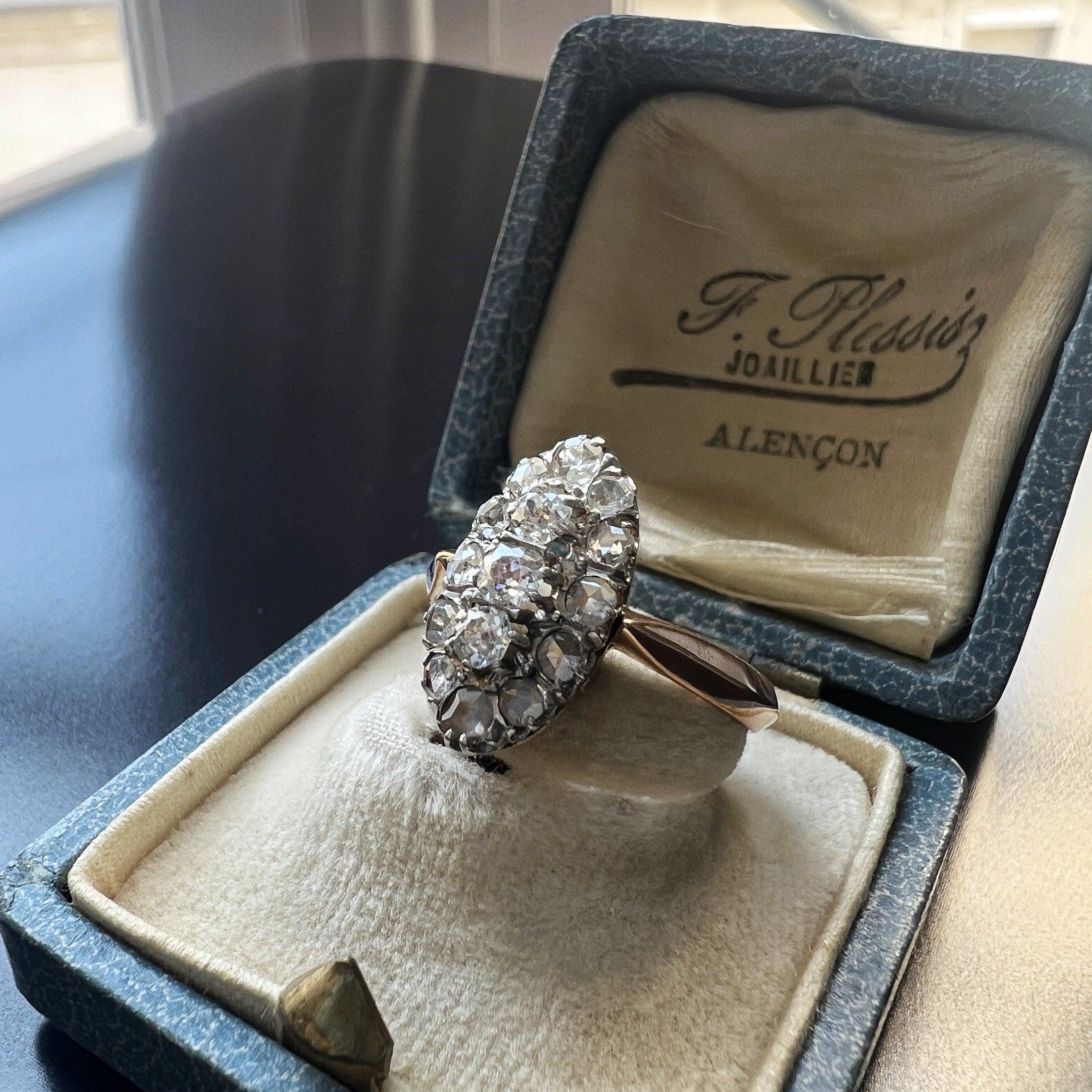 Boxed Victorian era 18K gold diamond marquise ring - Curiously timeless