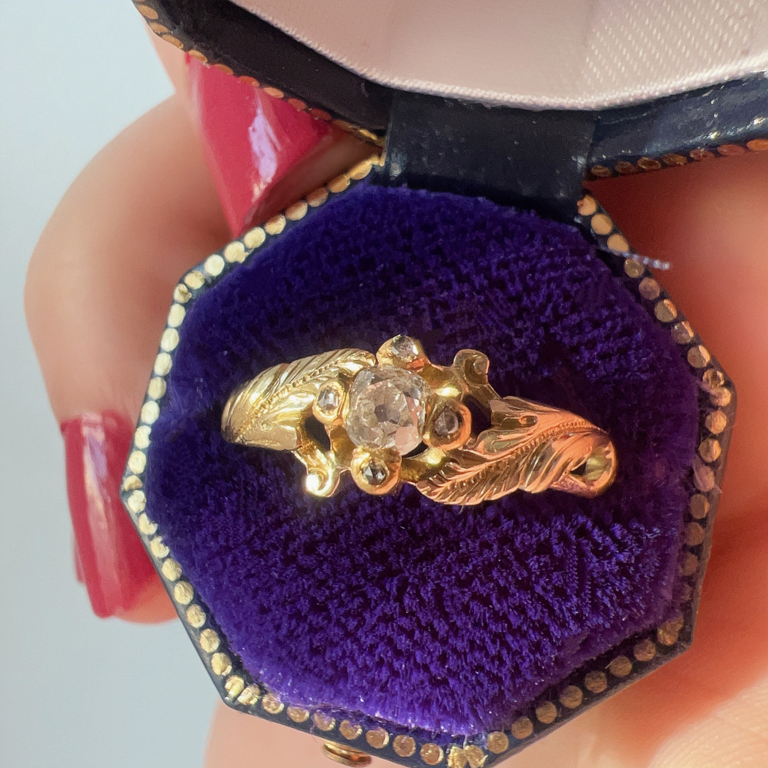 Victorian era 18K gold leaf shoulders diamond ring