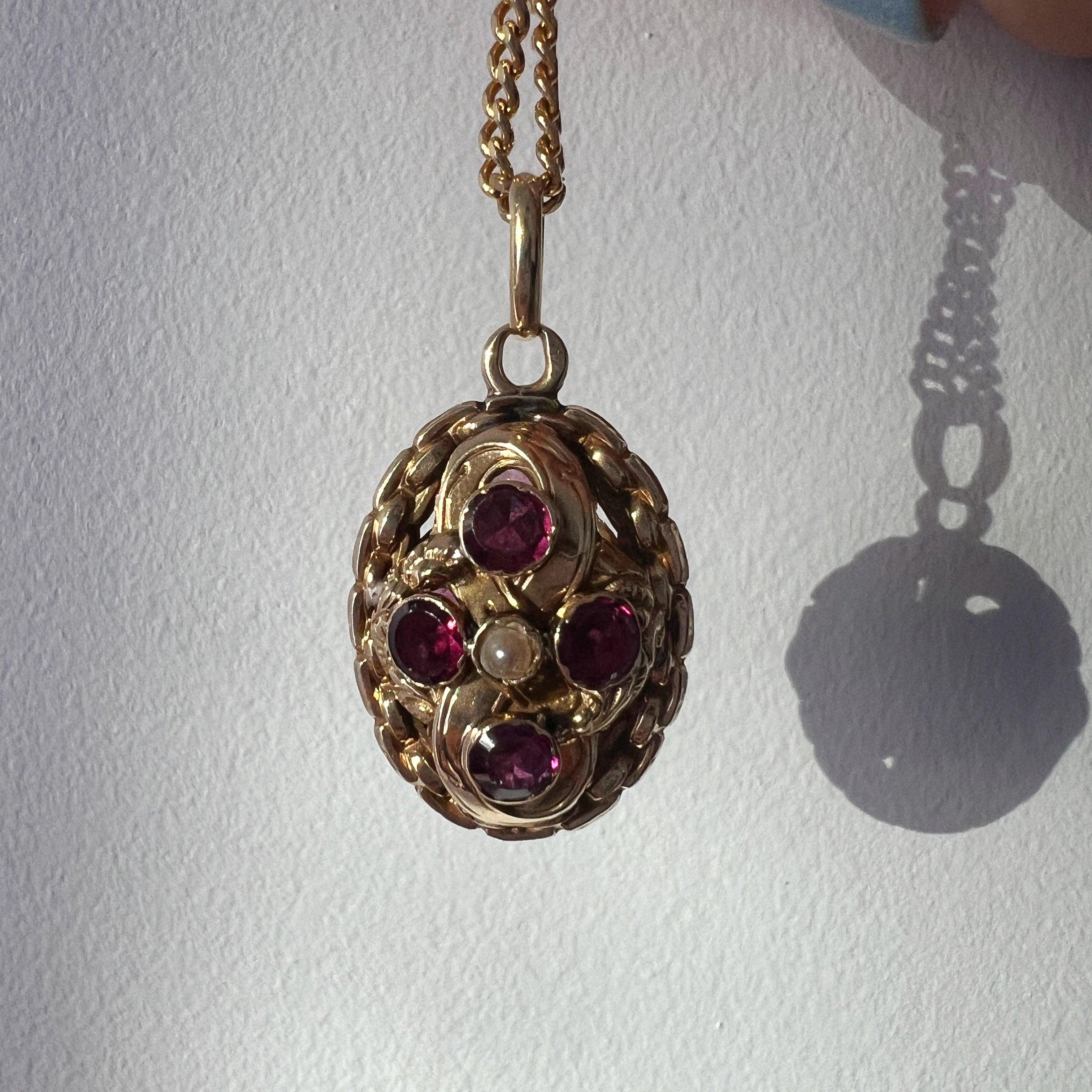 Victorian era 18K double sided garnet pendant - Curiously timeless