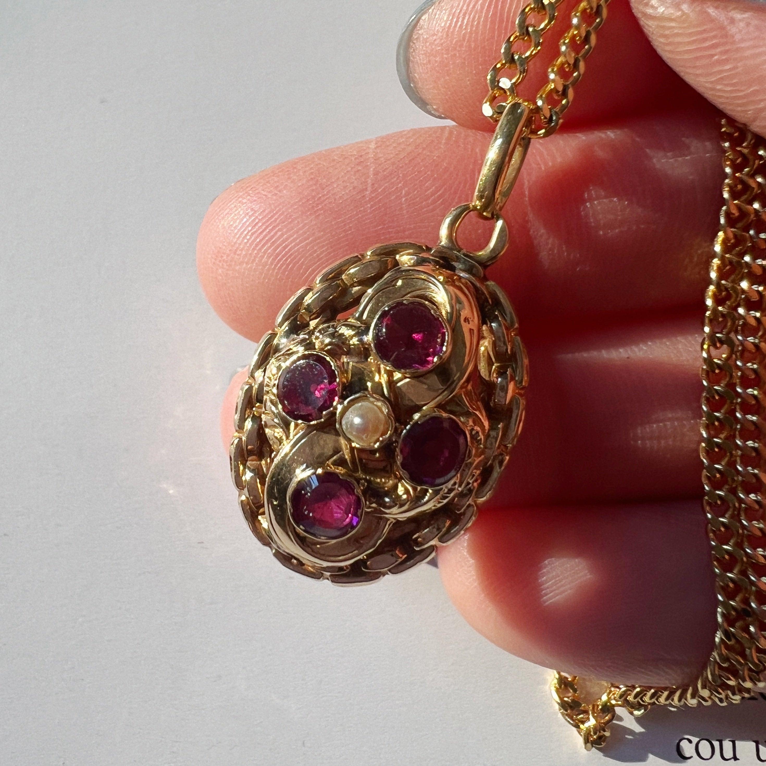 Victorian era 18K double sided garnet pendant - Curiously timeless