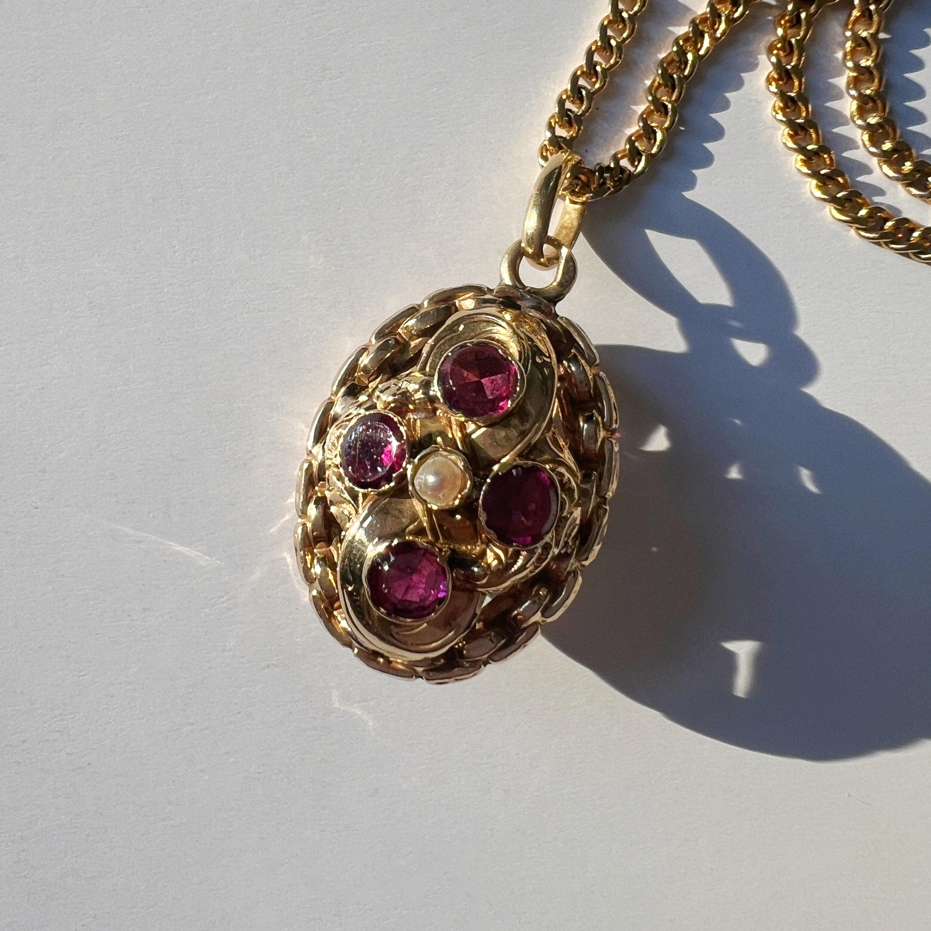 Victorian era 18K double sided garnet pendant - Curiously timeless