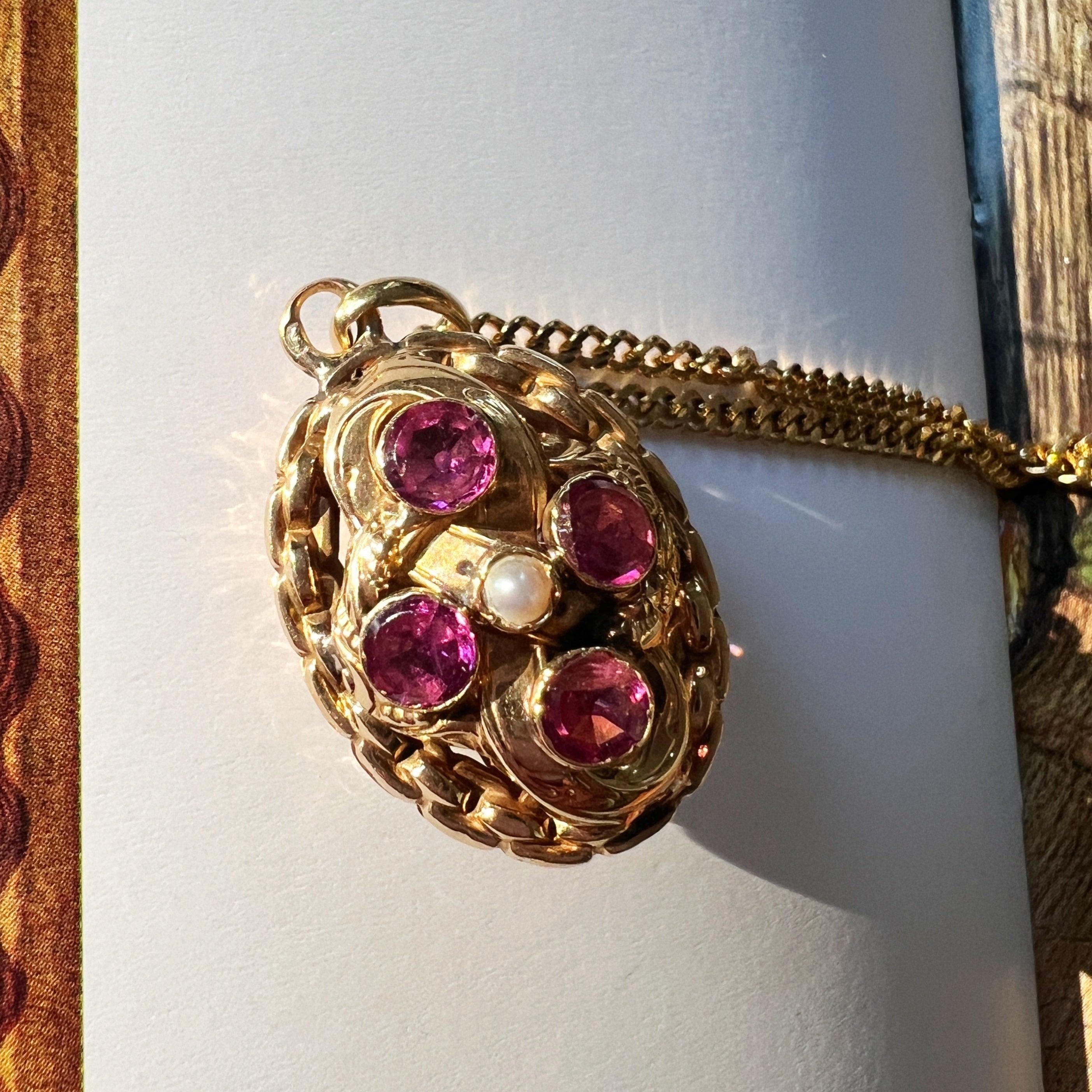 Victorian era 18K double sided garnet pendant - Curiously timeless