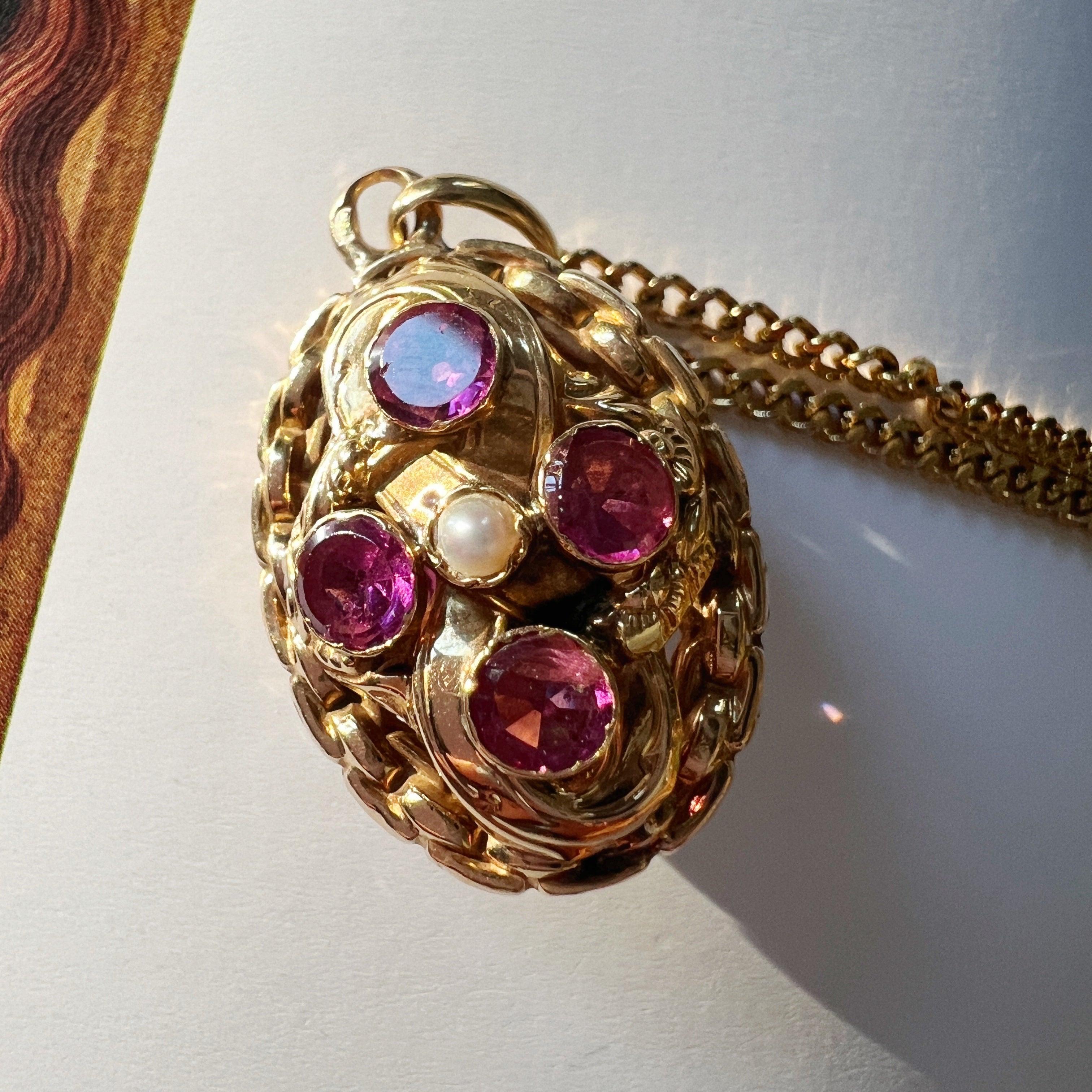 Victorian era 18K double sided garnet pendant - Curiously timeless