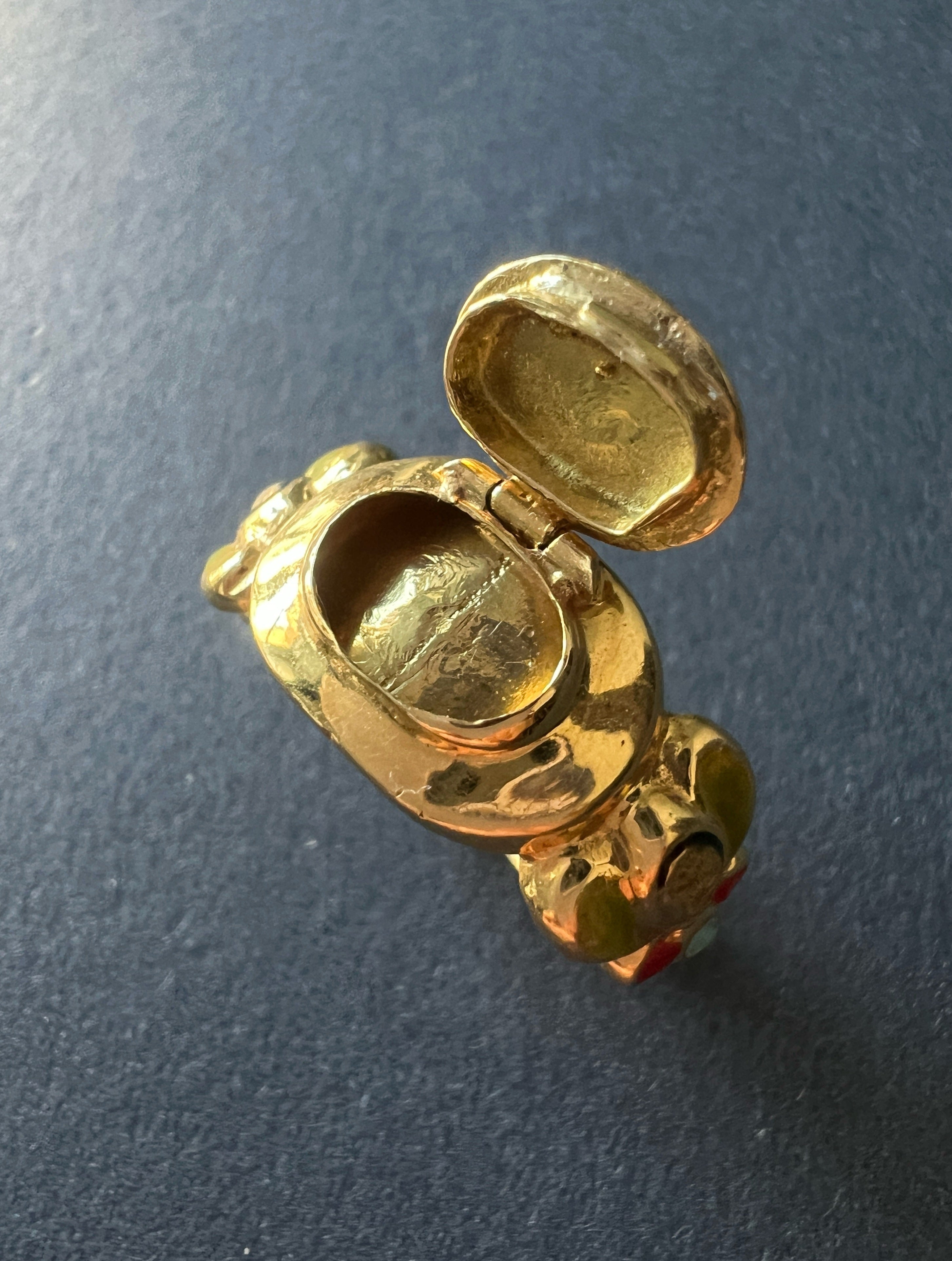 18K gold enamelled secret box dog ring