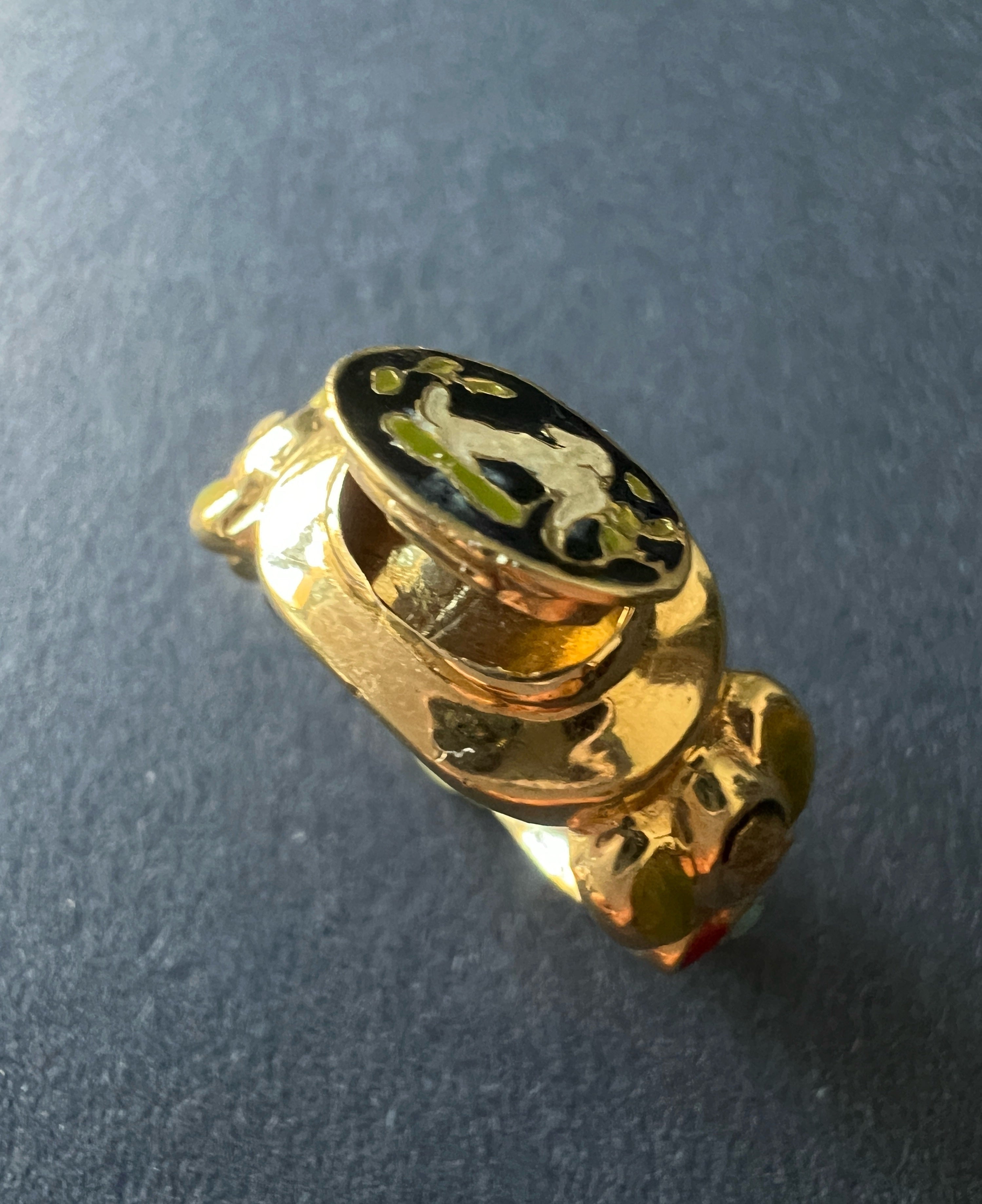 18K gold enamelled secret box dog ring