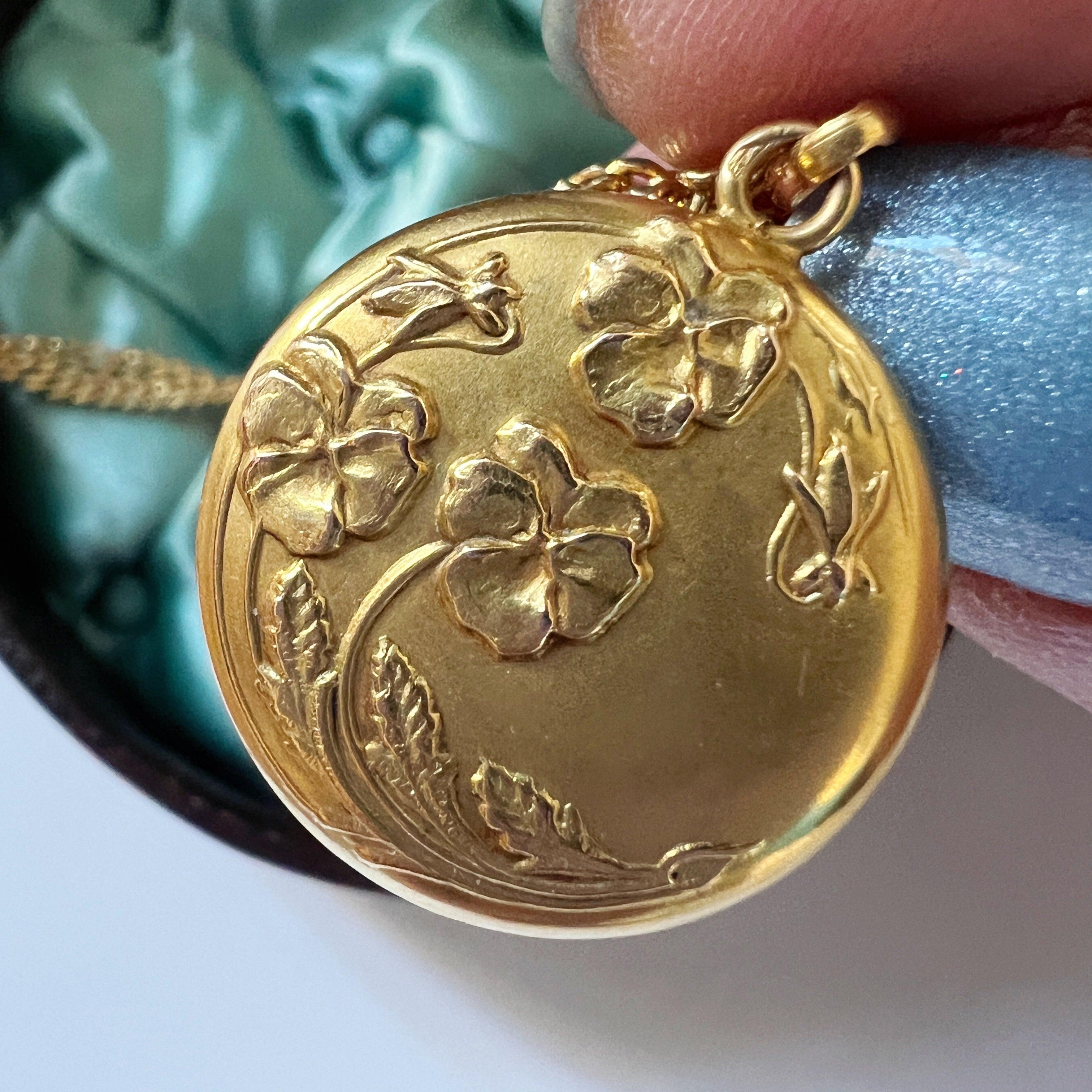 Victorian era 18K gold pansy flower double sided pendant - Curiously timeless