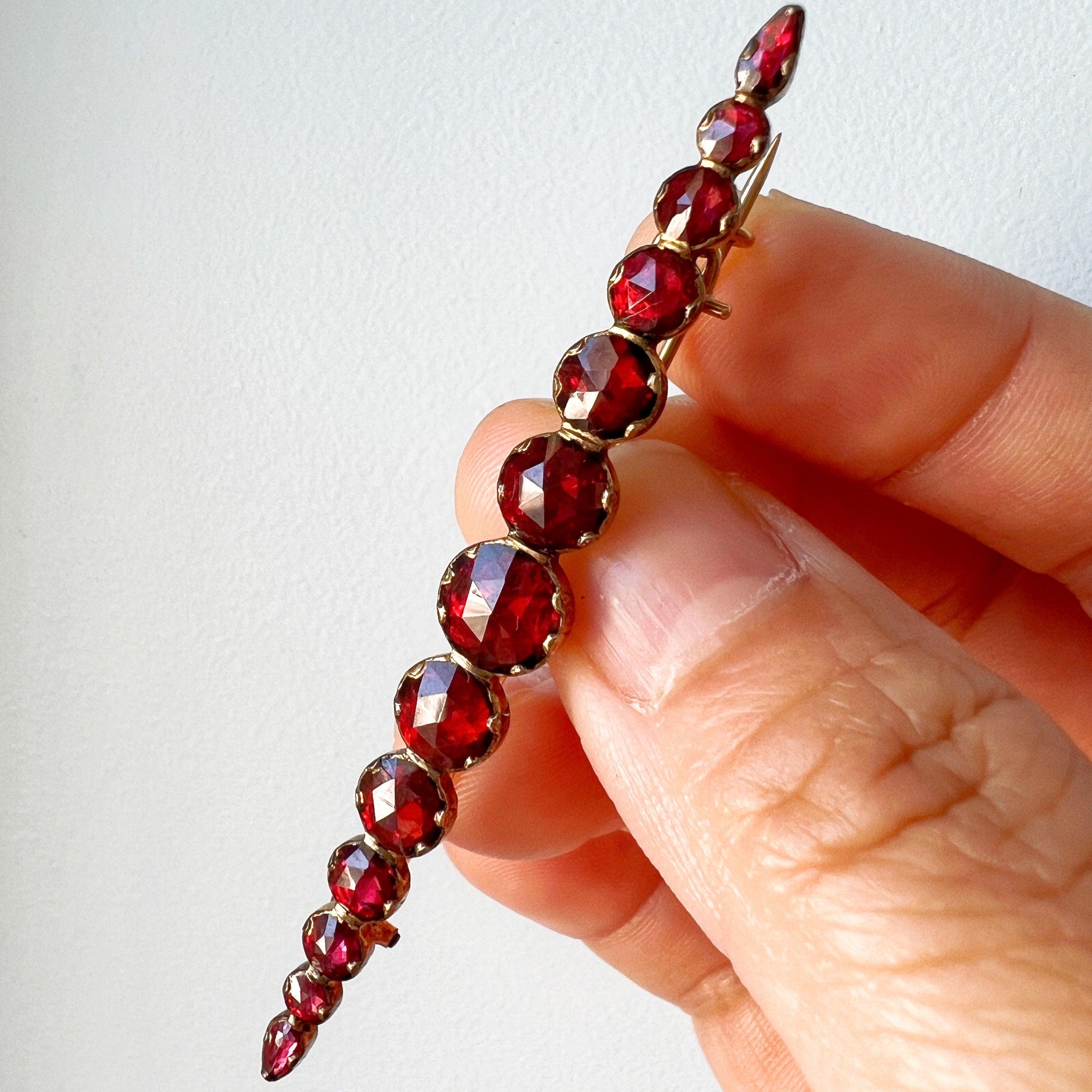 Victorian era 18K gold French Perpignan garnet bar brooch - Curiously timeless