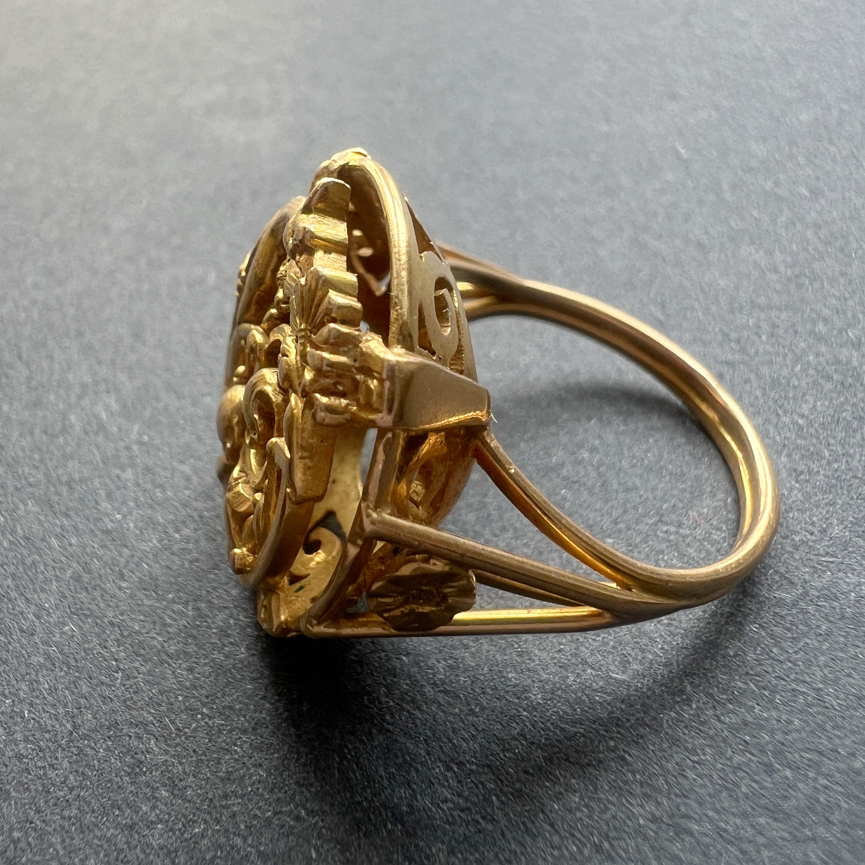 French Art Nouveau era 18K gold chimera/griffon ring