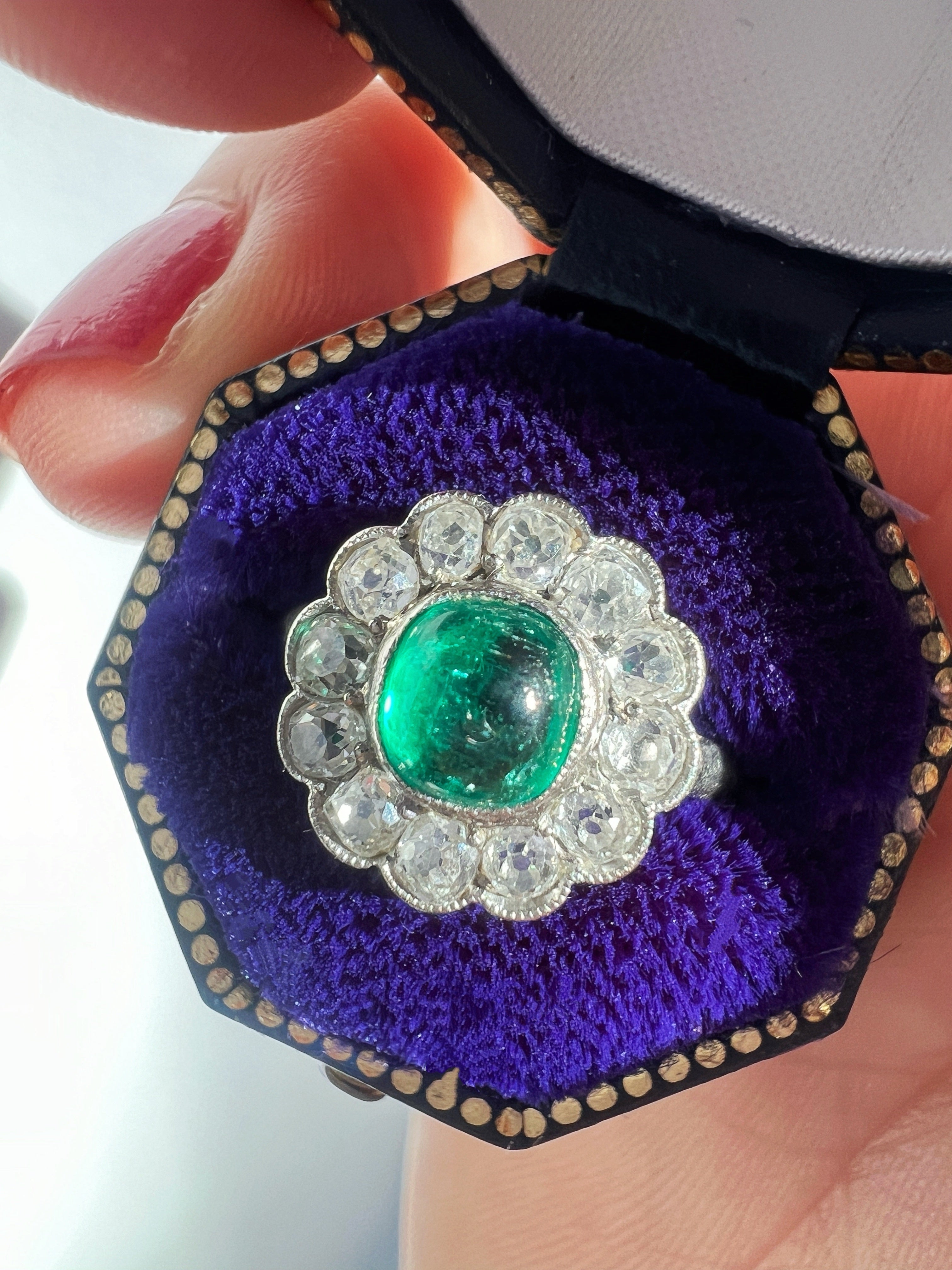 French Edwardian (Belle époque) platinum emerald diamond cluster ring