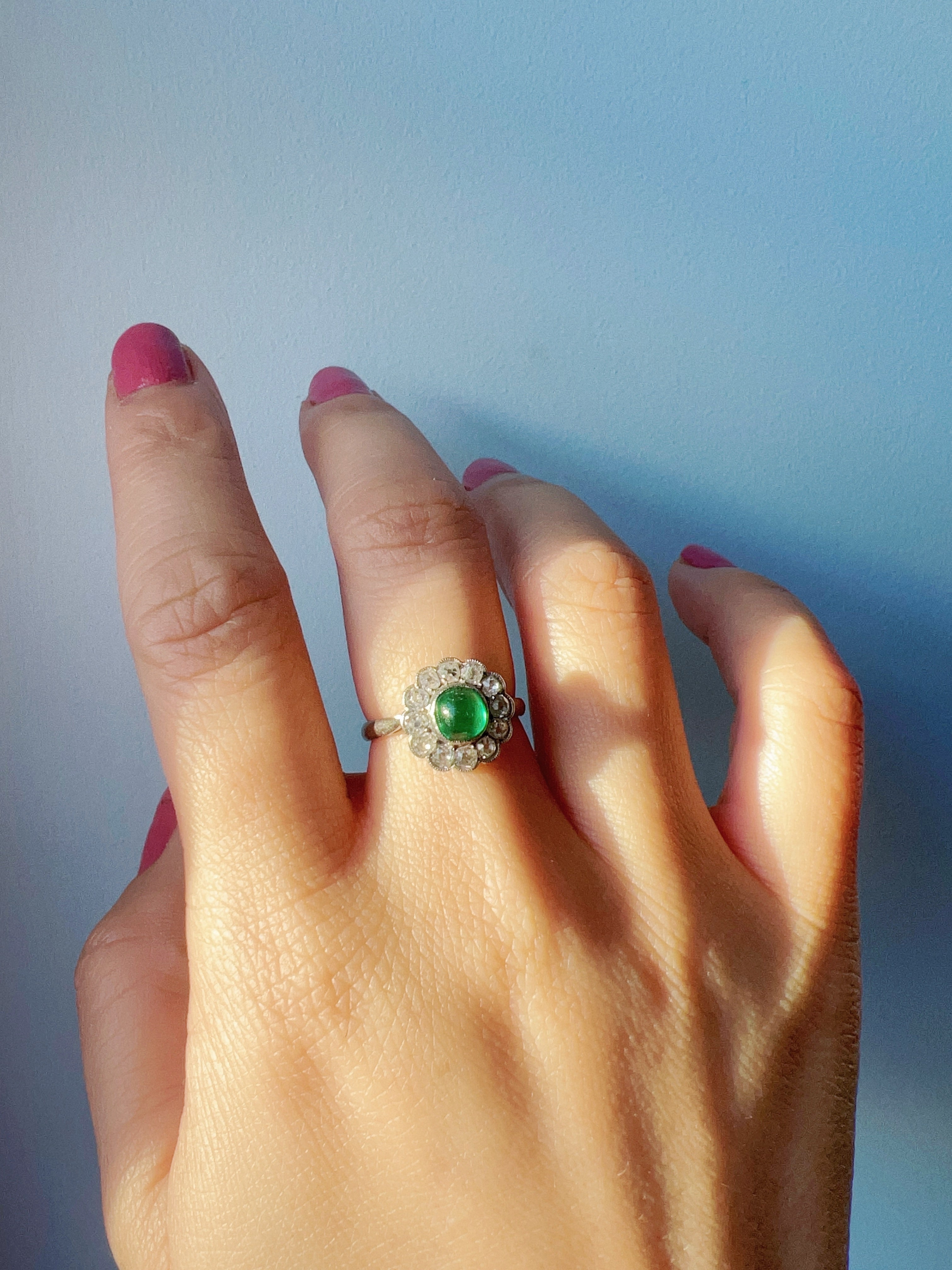 French Edwardian (Belle époque) platinum emerald diamond cluster ring