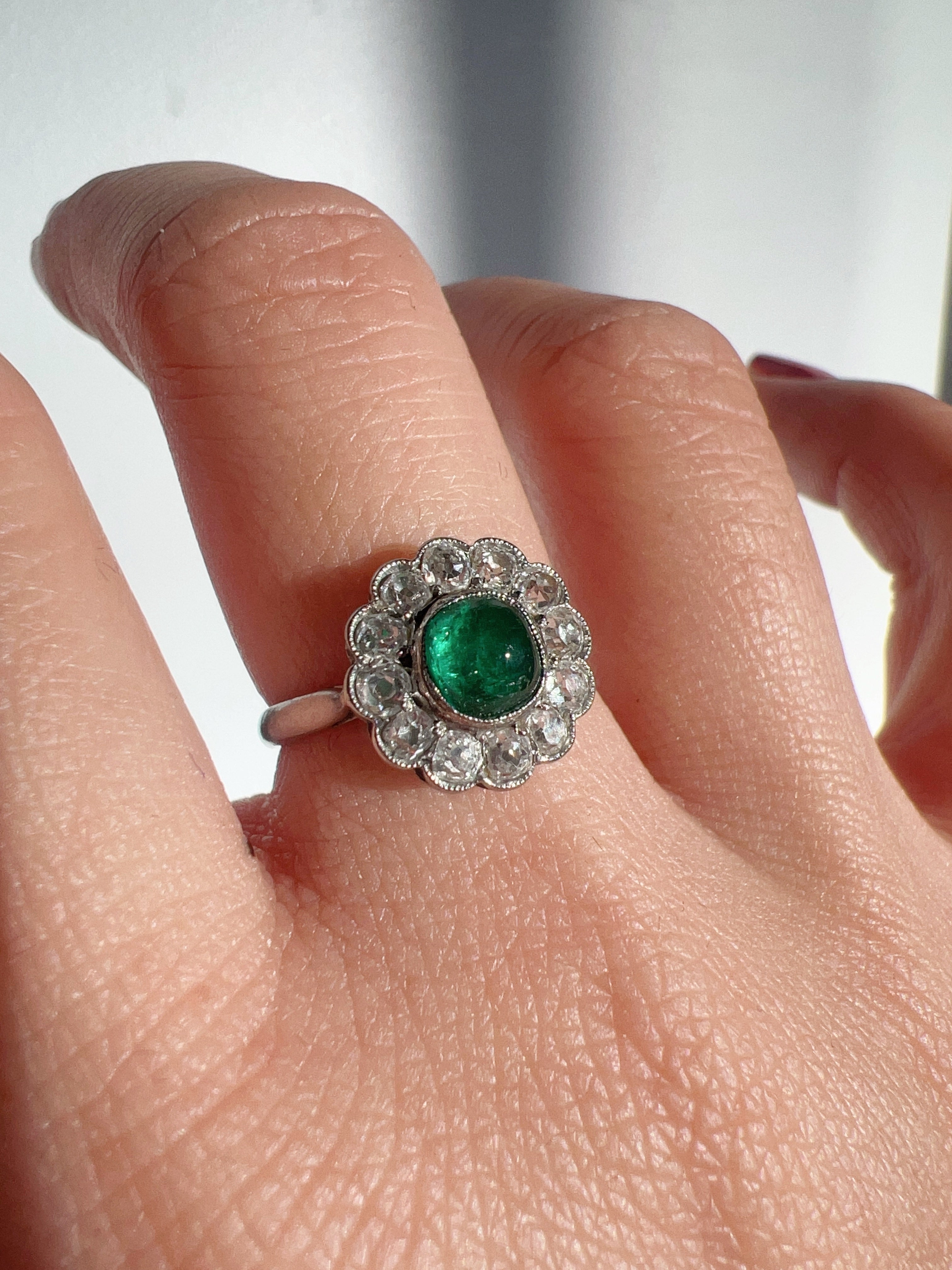 French Edwardian (Belle époque) platinum emerald diamond cluster ring