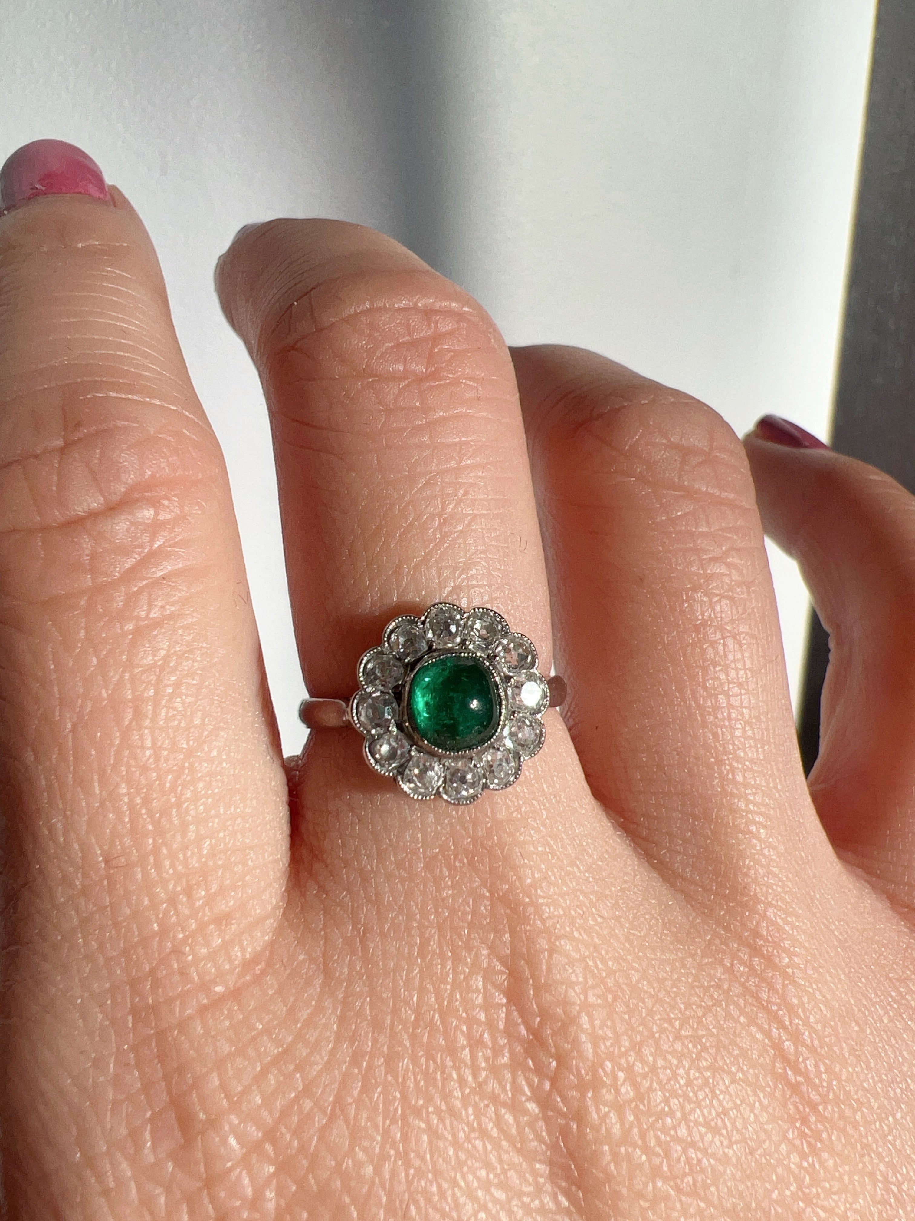 French Edwardian (Belle époque) platinum emerald diamond cluster ring