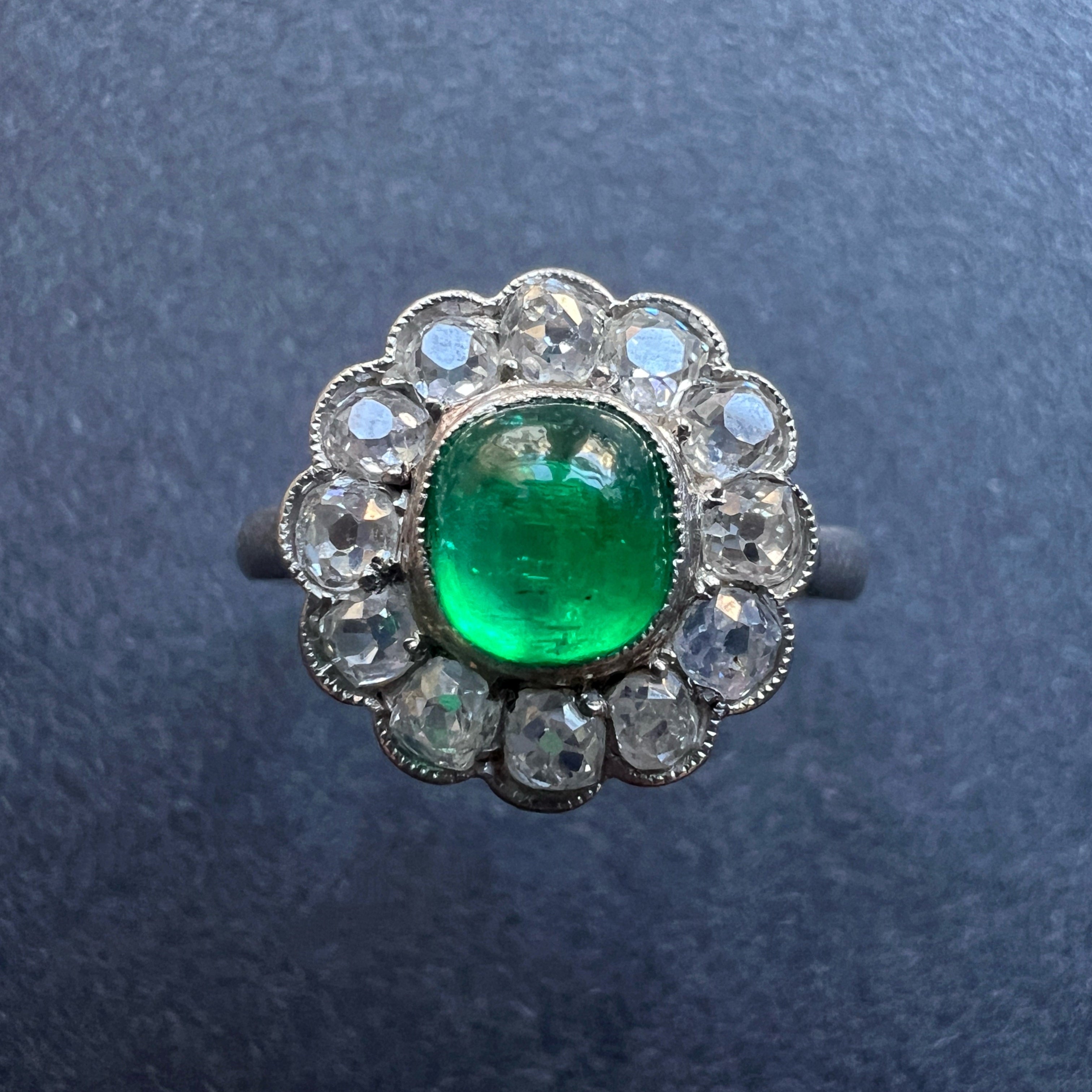 French Edwardian (Belle époque) platinum emerald diamond cluster ring