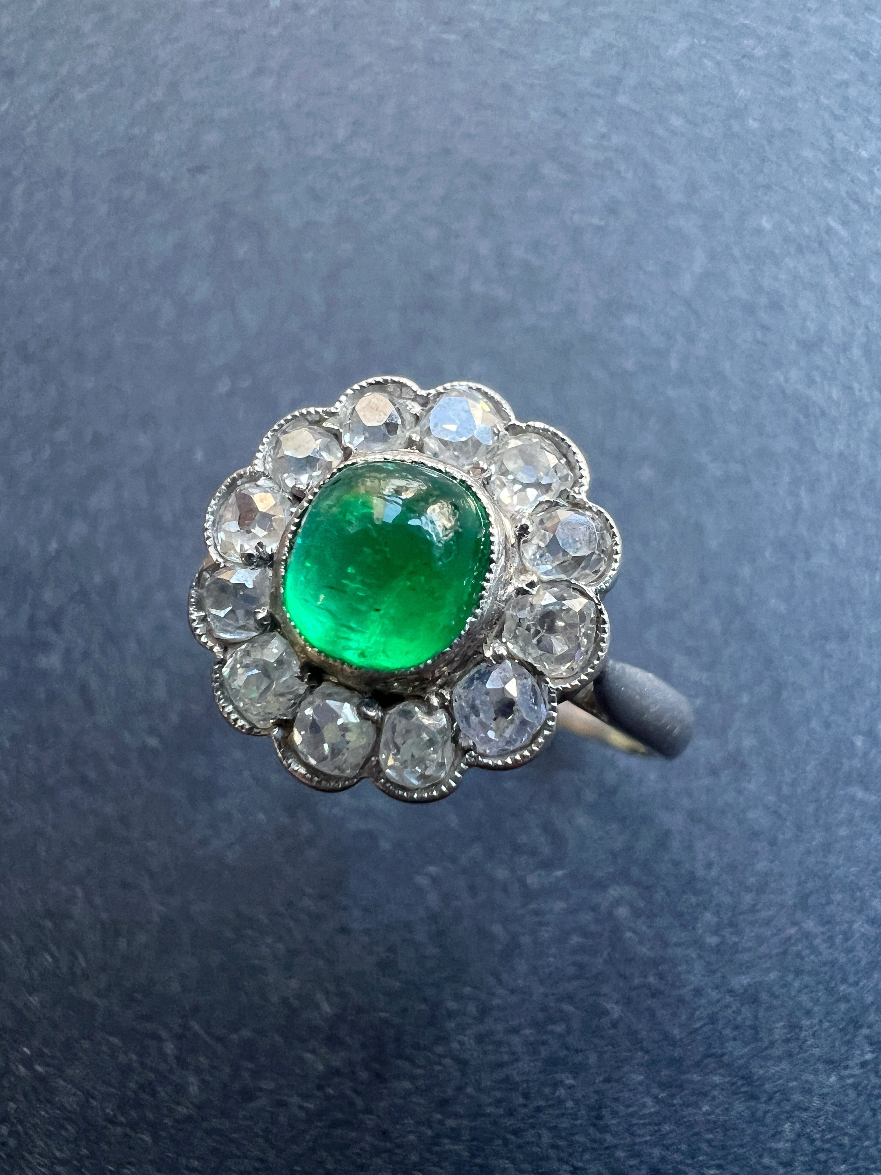 French Edwardian (Belle époque) platinum emerald diamond cluster ring