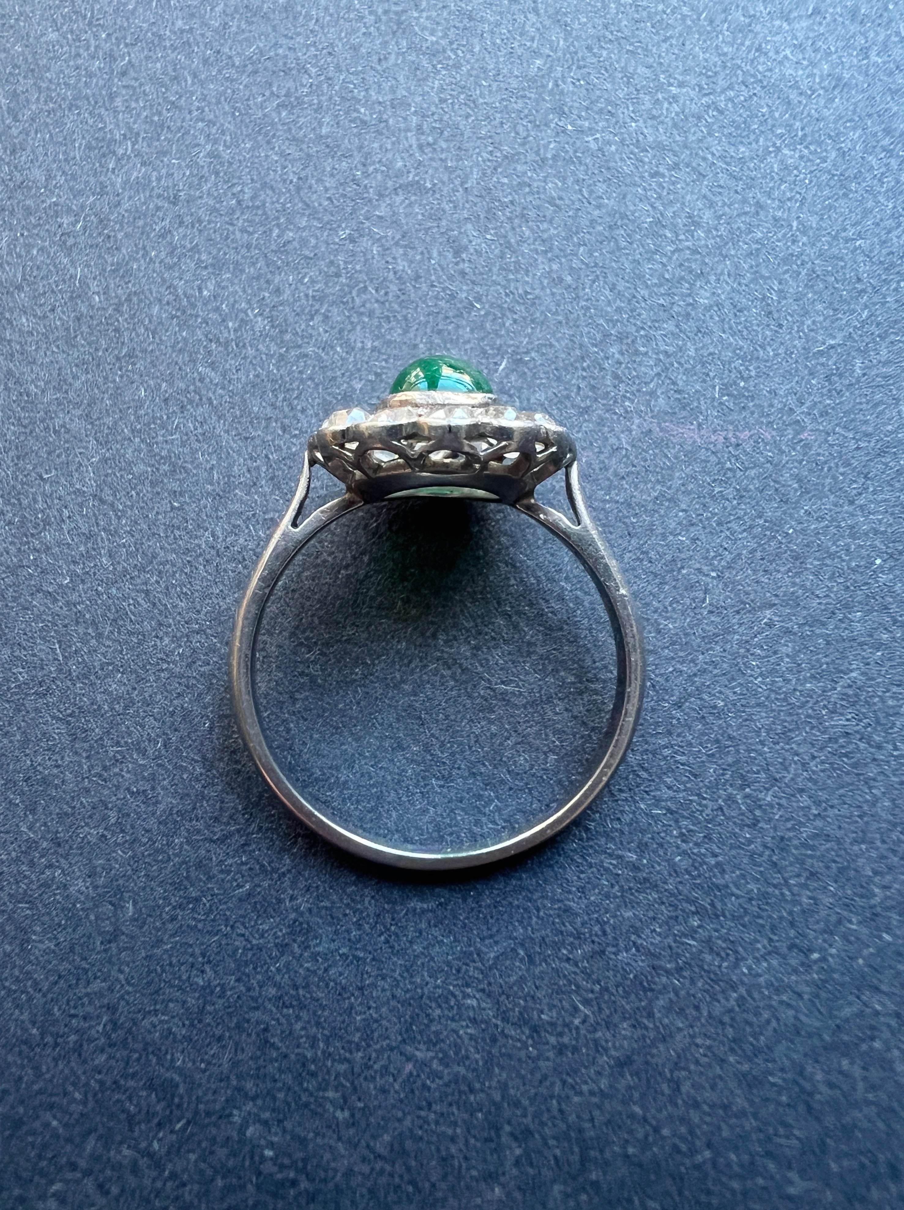 French Edwardian (Belle époque) platinum emerald diamond cluster ring